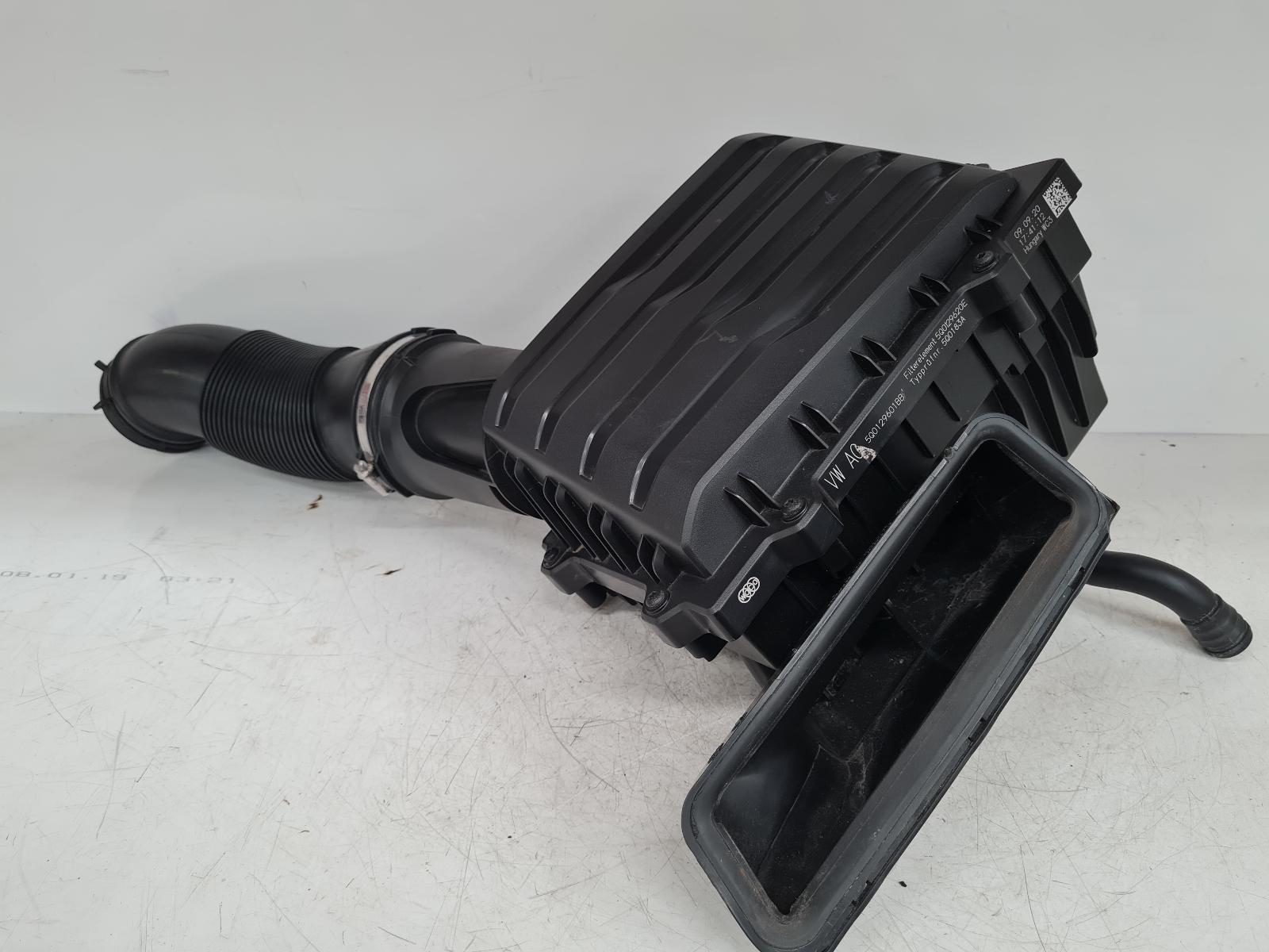 View Auto part Air Cleaner/Box Audi A3 2020