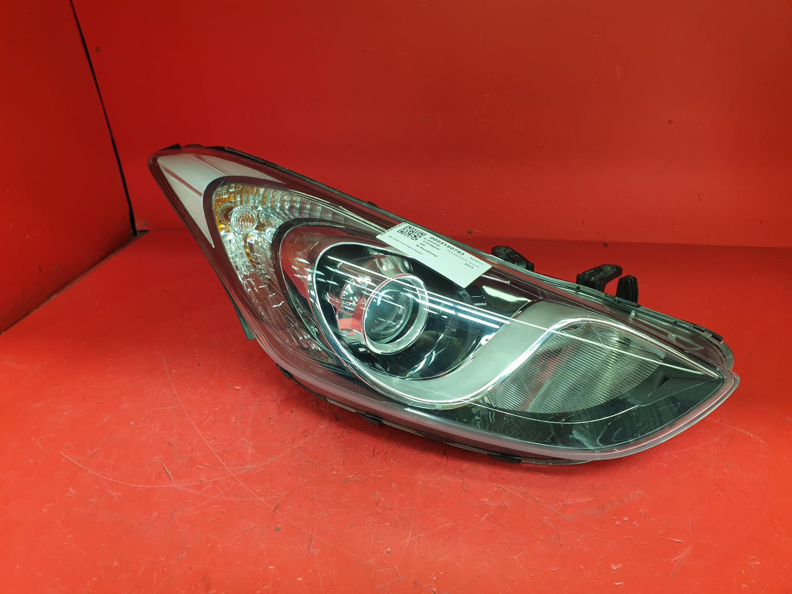 View Auto part R Headlamp Hyundai I30 2013