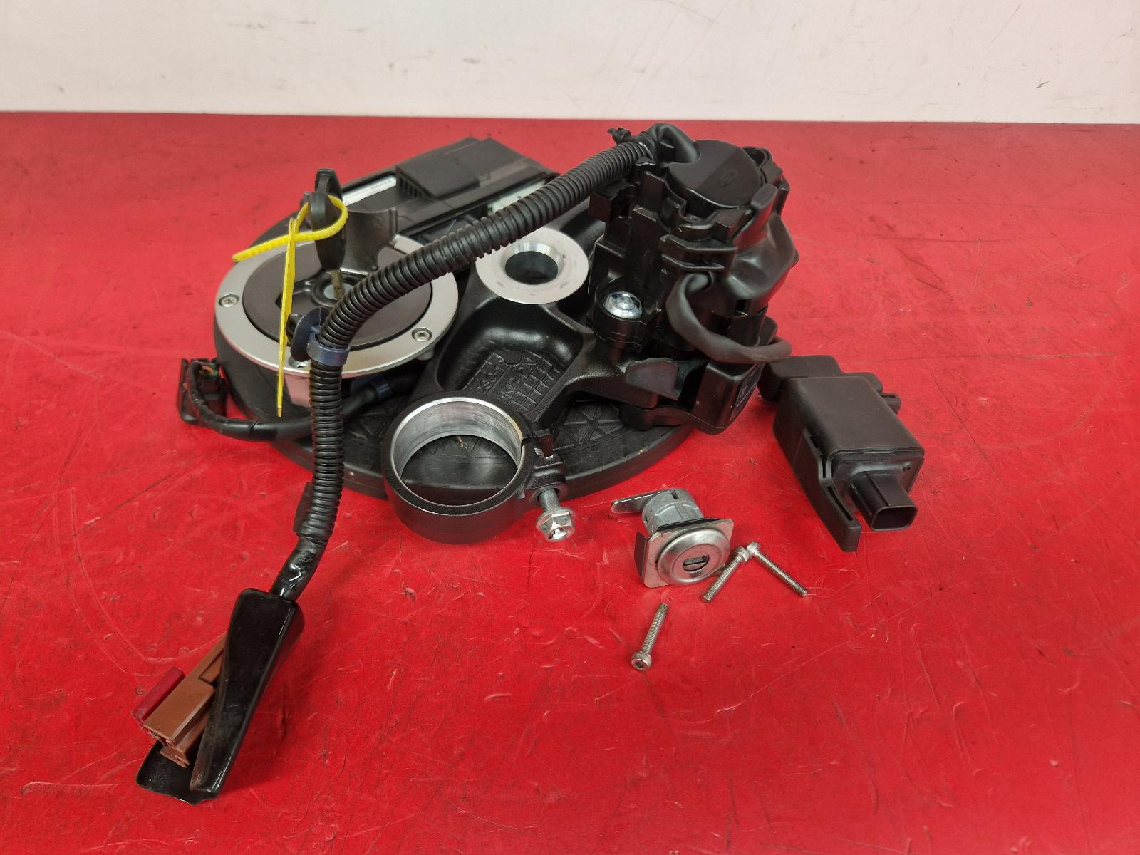 View Auto part Comp.Lock Set + Keys Honda Cbr 500 2023