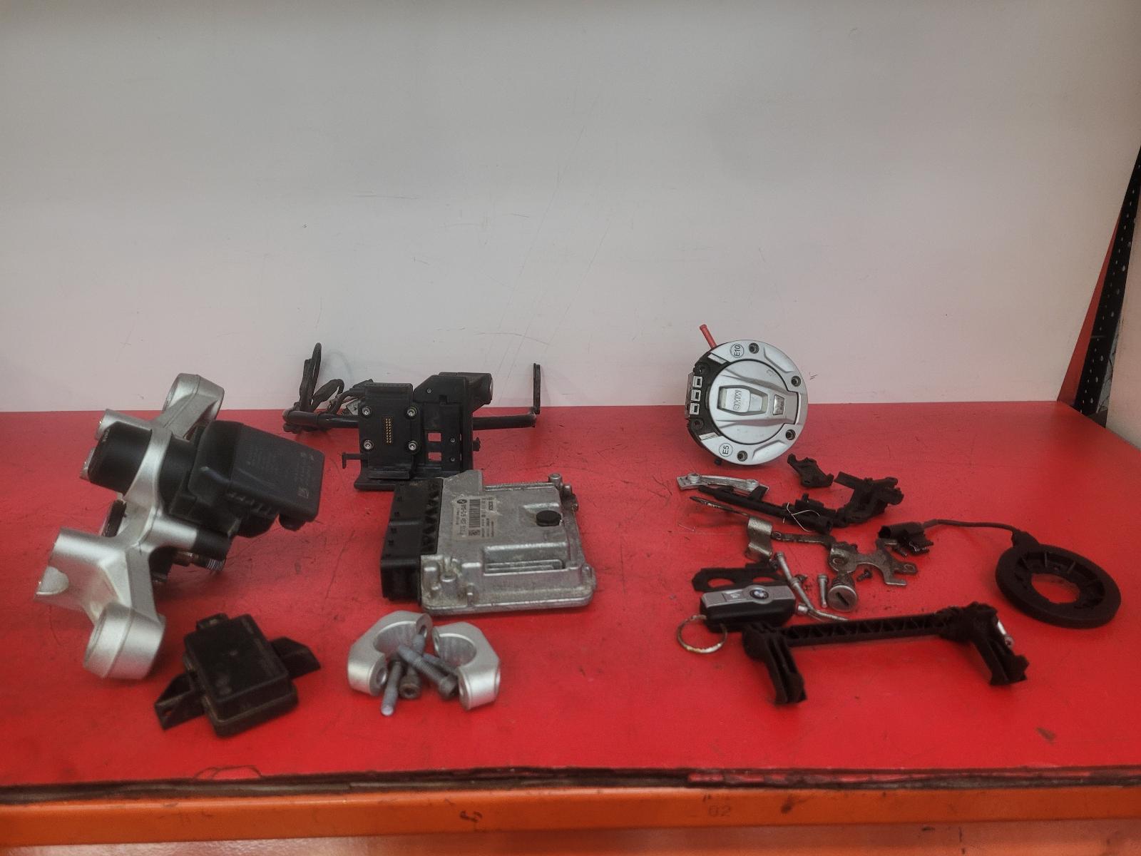 View Auto part Comp.Lock Set + Keys Bmw R1250 Gs Te 2018