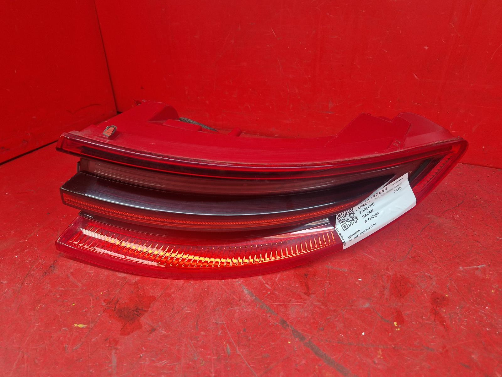 View Auto part R Taillight Porsche Macan 2016