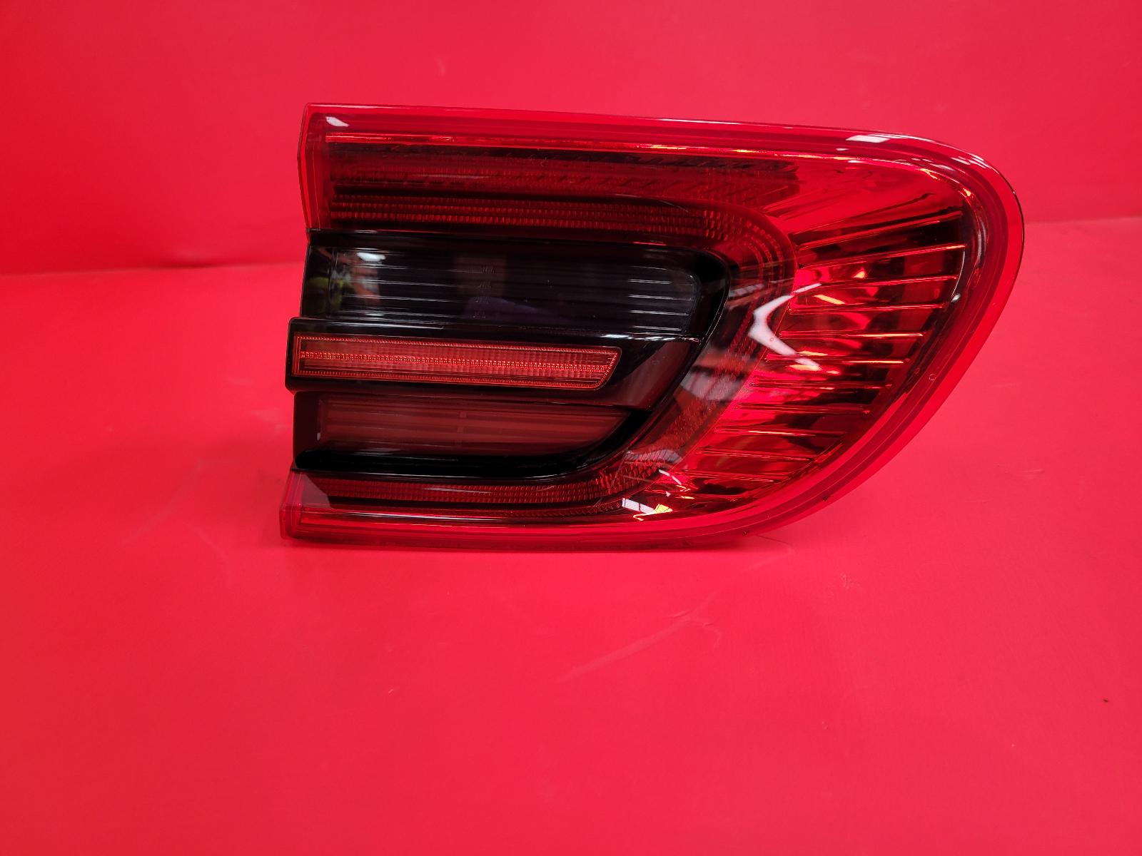 View Auto part R Taillight Porsche Macan 2016
