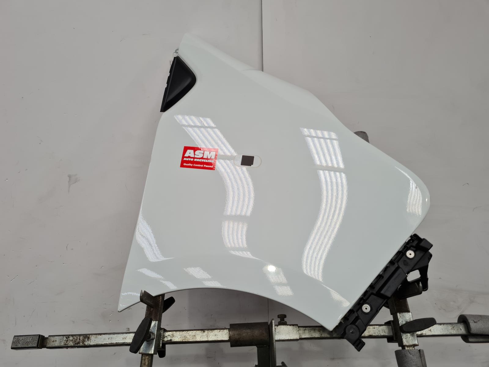 View Auto part R Wing Renault Trafic 2018