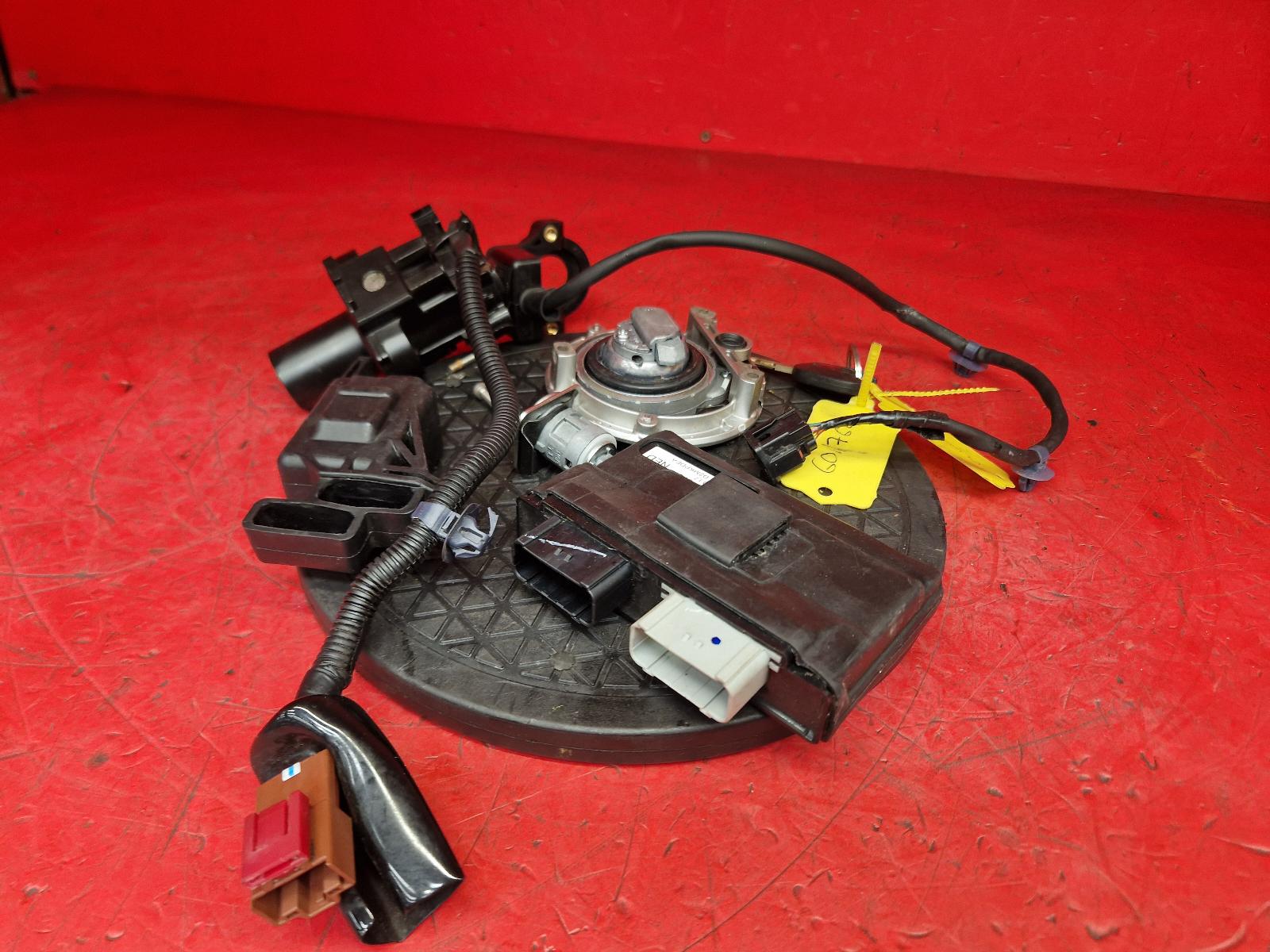 View Auto part Comp.Lock Set + Keys Honda Cb 500 F 2022