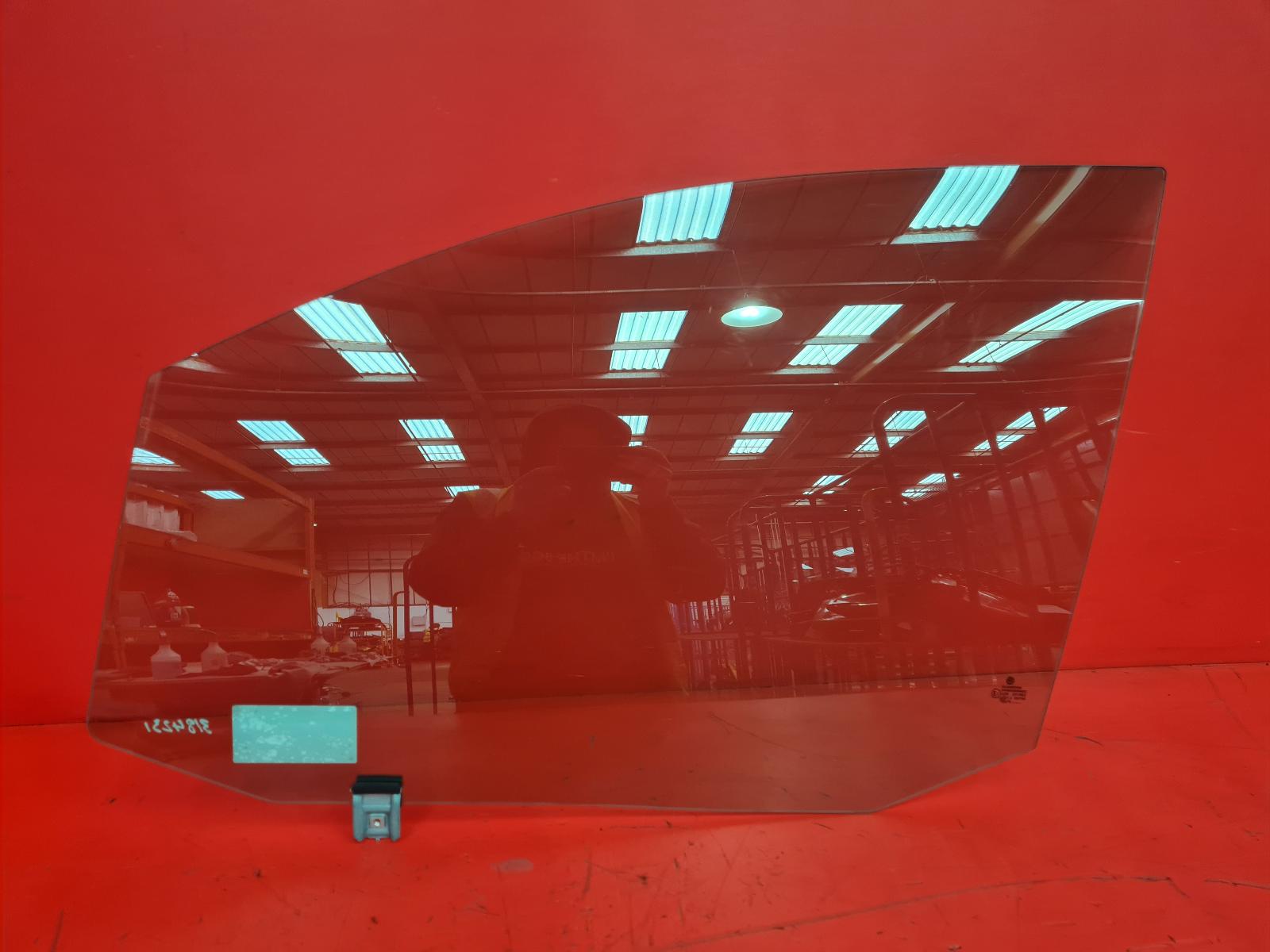 View Auto part LF Door Window Volkswagen Touran 2009