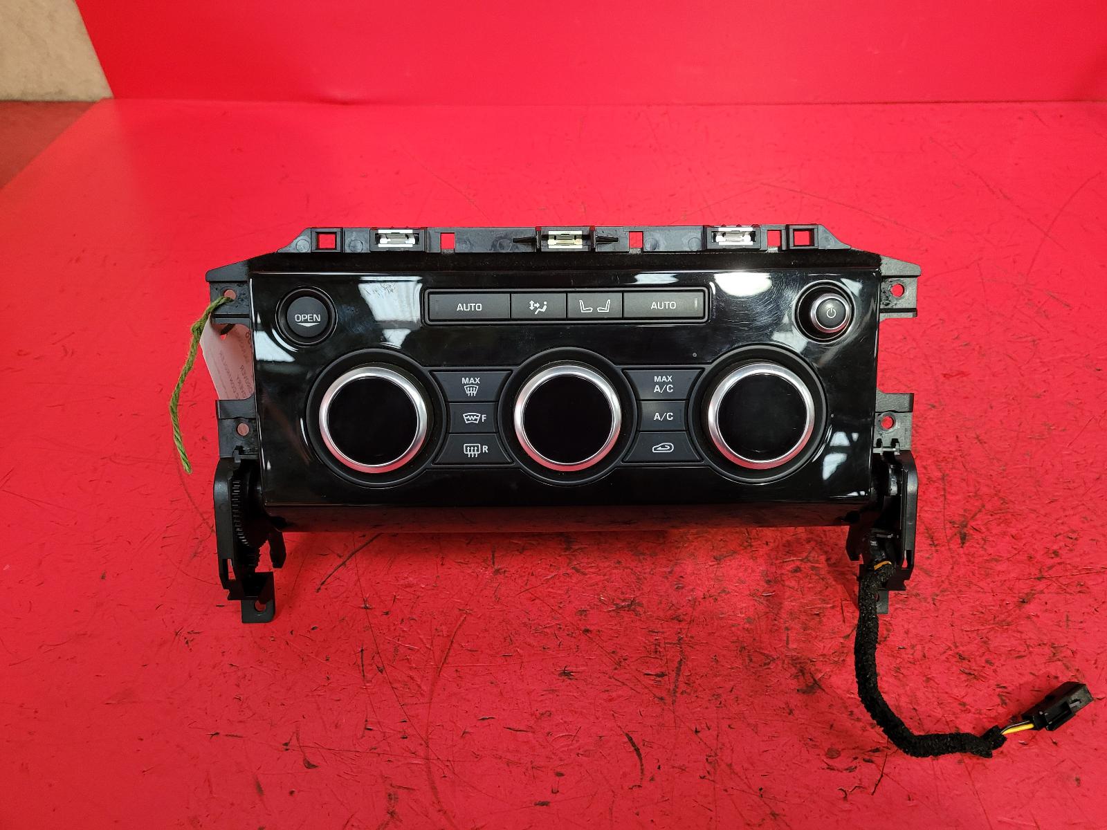 View Auto part Heater/AC Controller Land Rover Discovery 2018