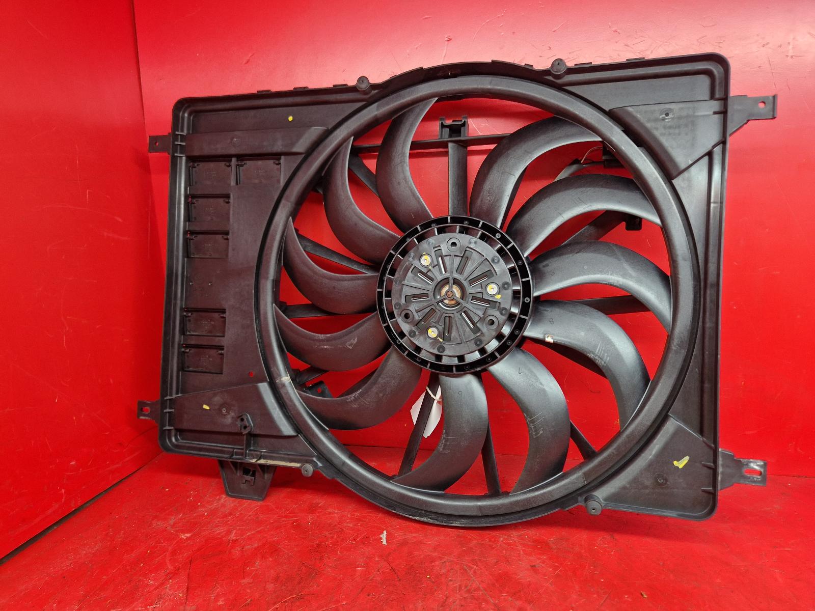View Auto part Engine Cooling Motor Jaguar E Pace 2019