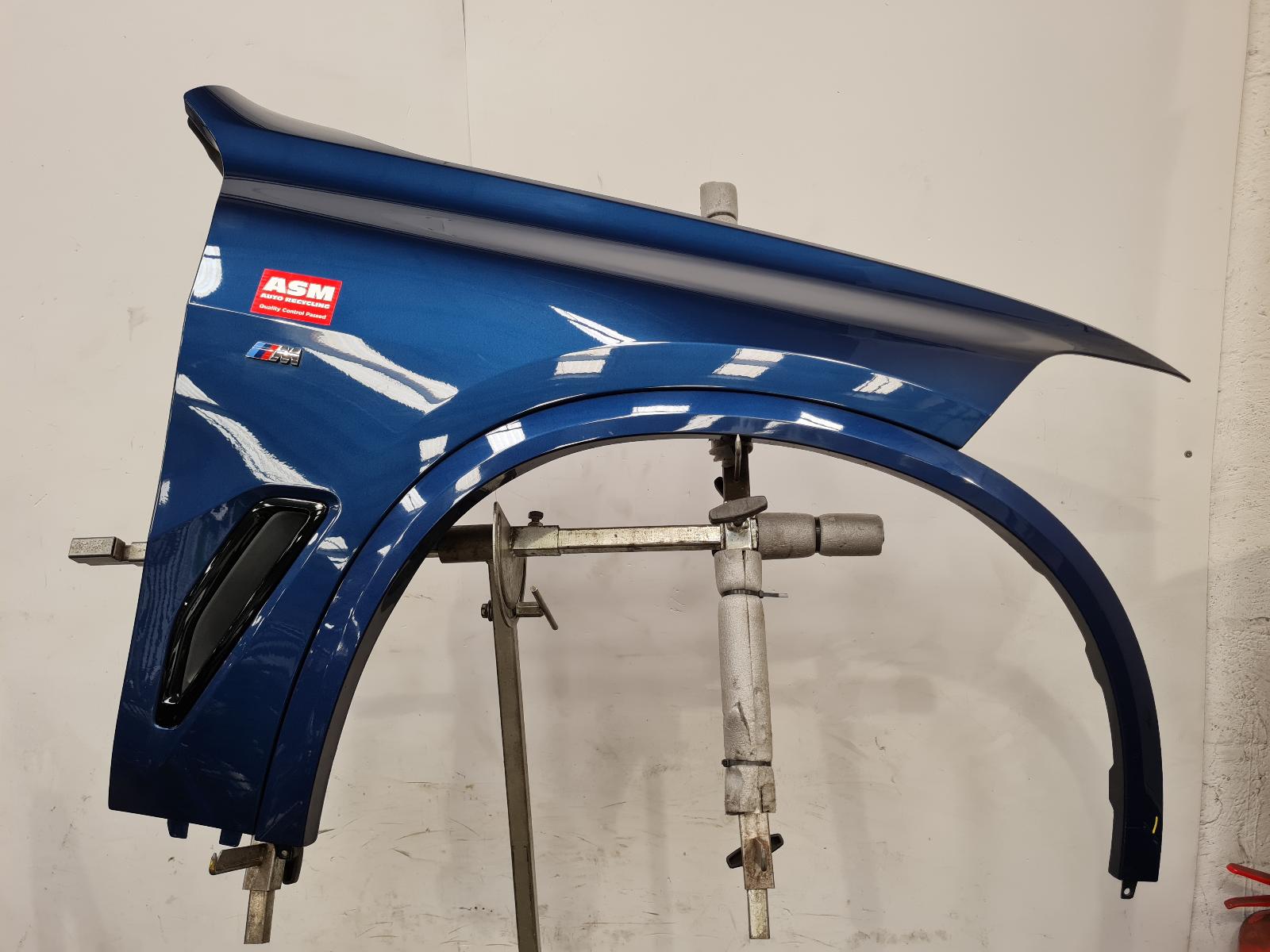 View Auto part R Wing Bmw X5 2020