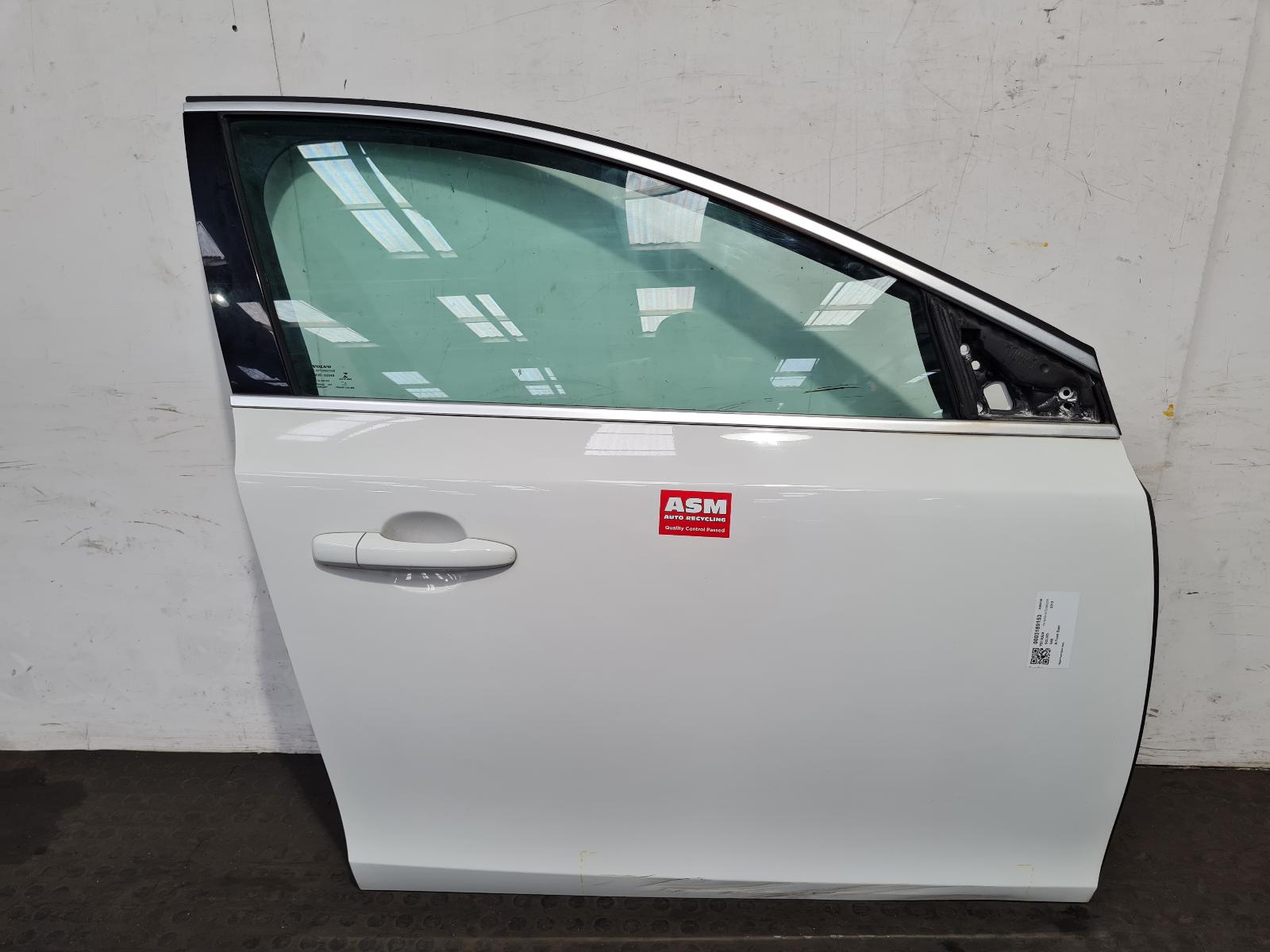 View Auto part R Front Door Volvo V40 2013