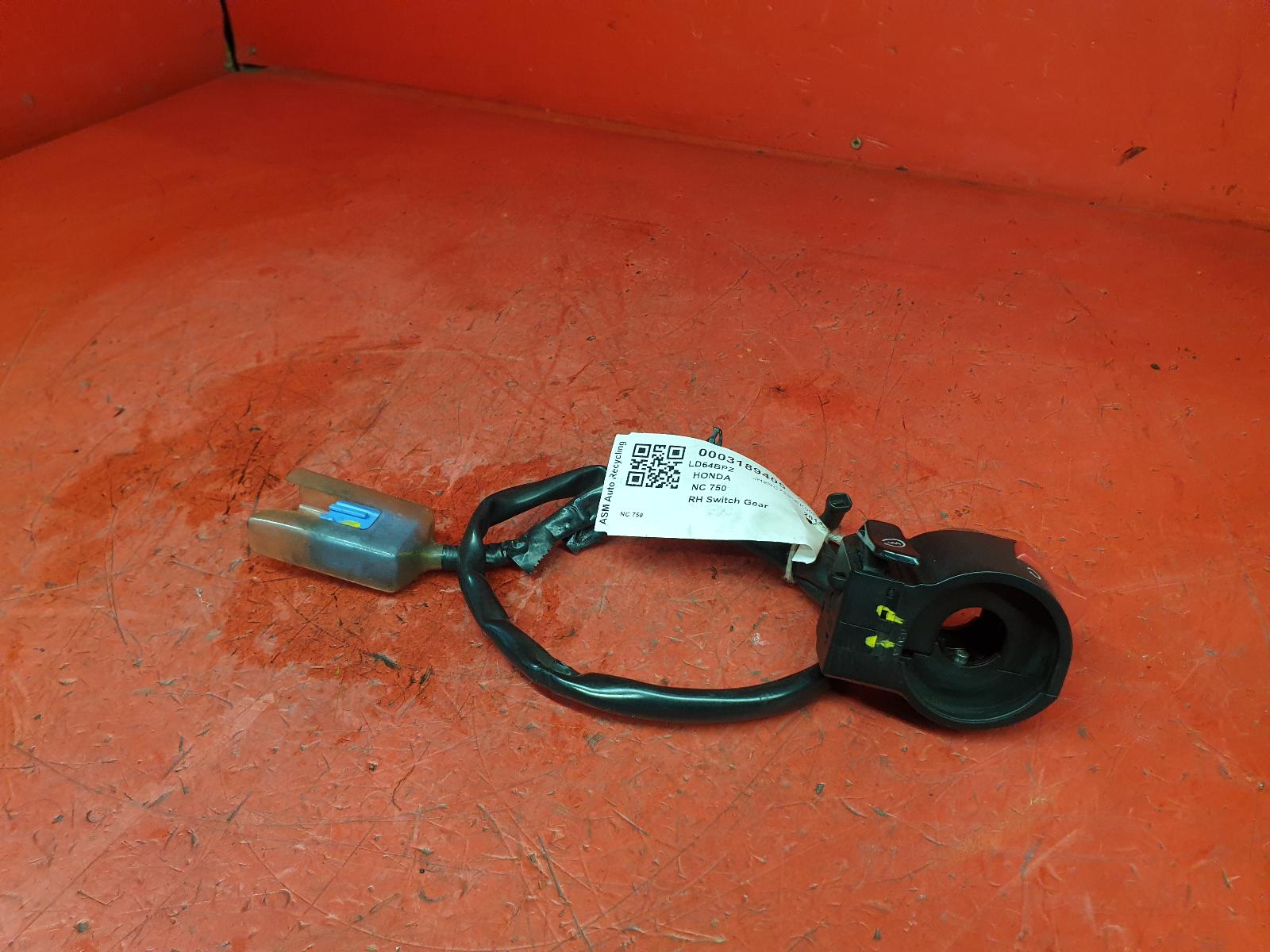 View Auto part RH Switch Gear Honda Nc 750 2014