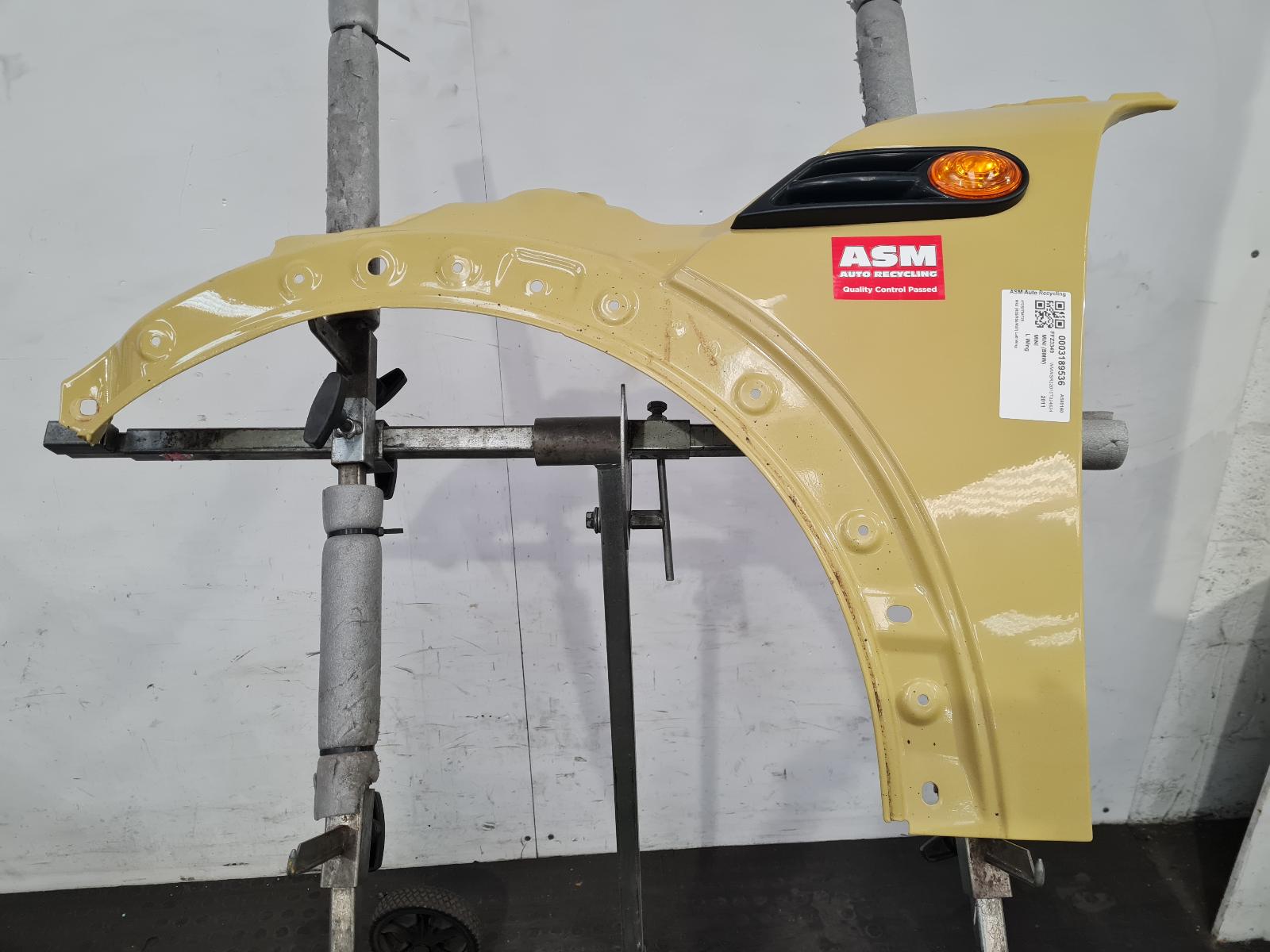 View Auto part L Wing Mini (bmw) Mini 2011
