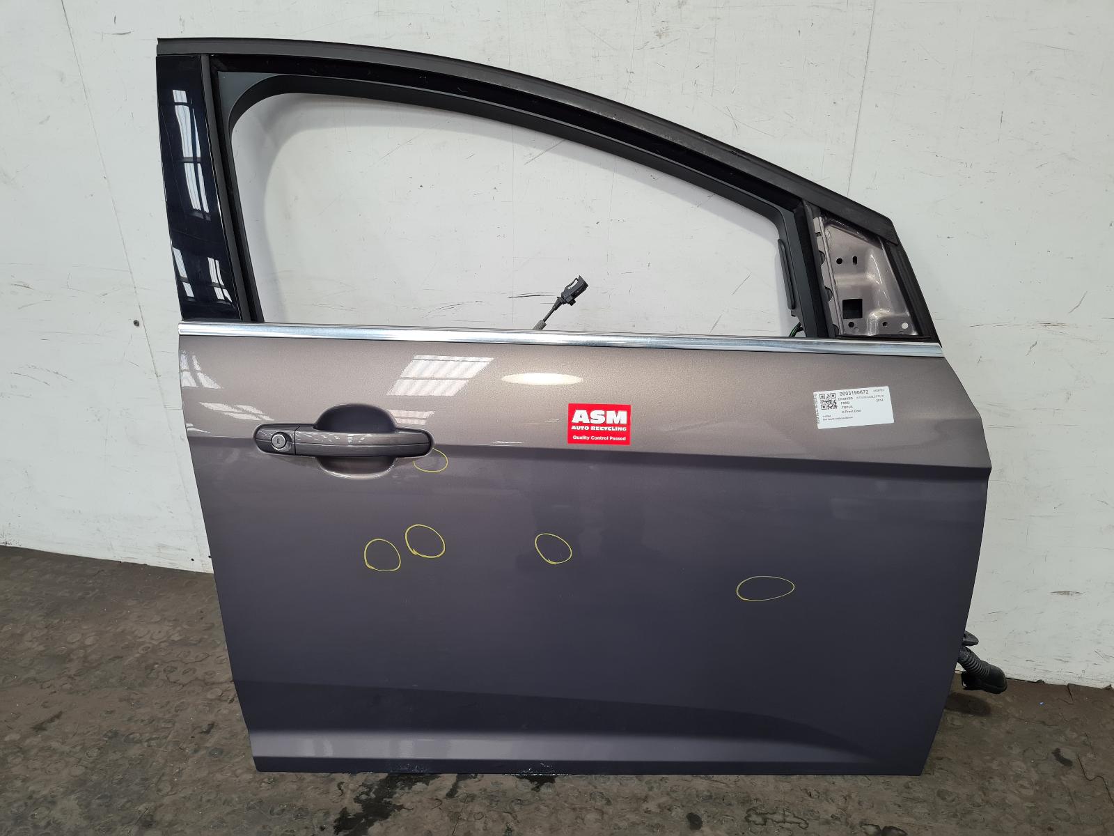 View Auto part R Front Door Ford Focus 2014