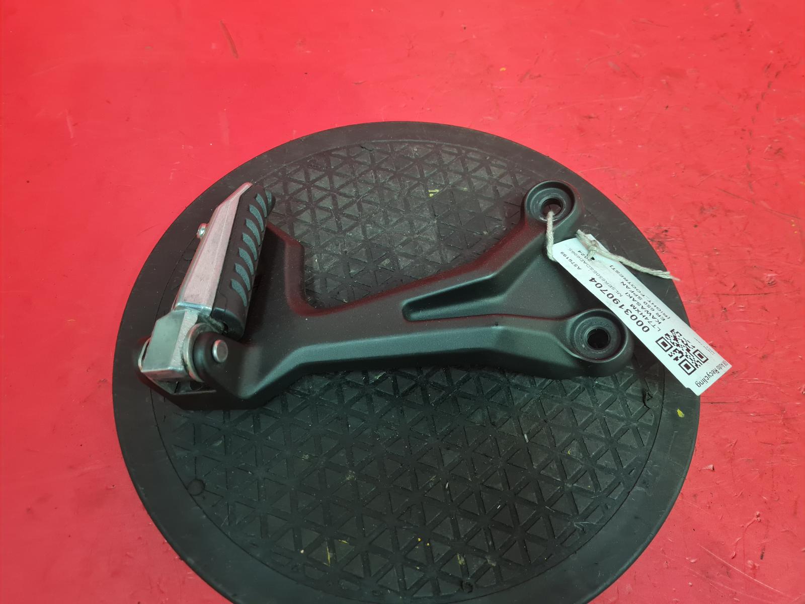 View Auto part Right Footrest Kawasaki Er 650 Ssfan 2024
