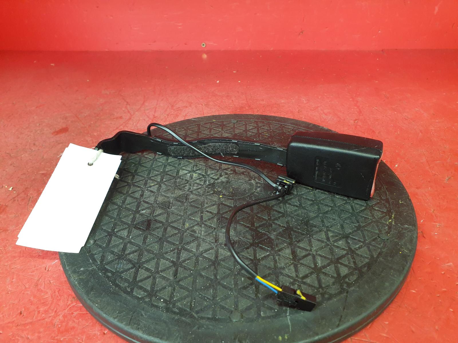 View Auto part Seat Belt Volkswagen Golf 2006