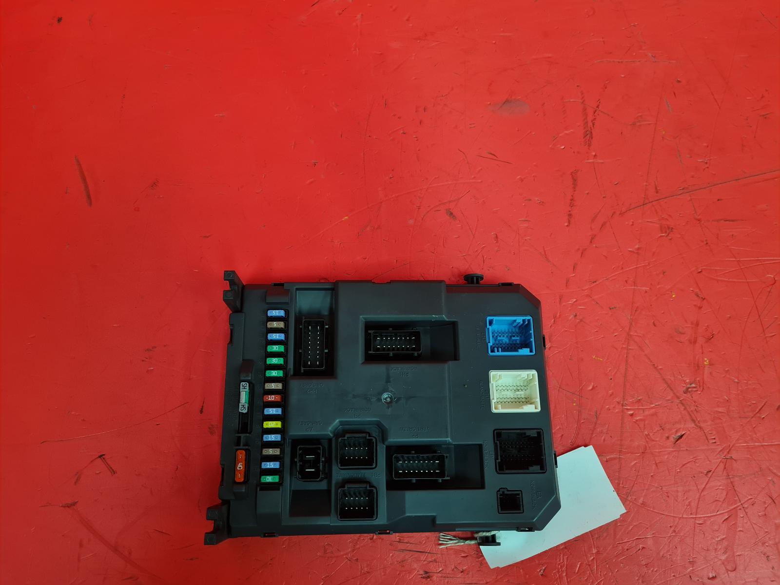 View Auto part Fuse Box Citroen C3 Picasso 2013