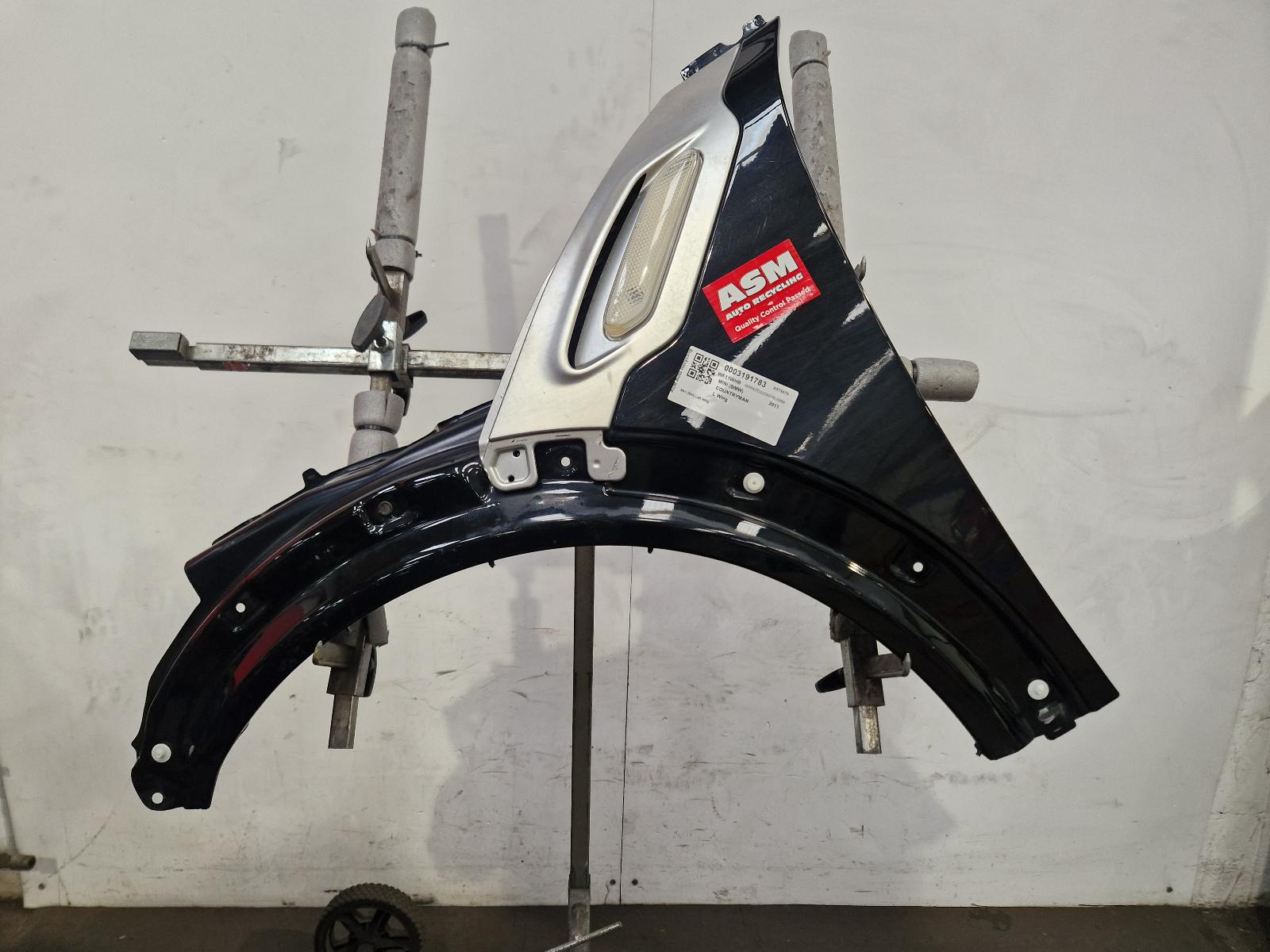 View Auto part L Wing Mini (bmw) Countryman 2011