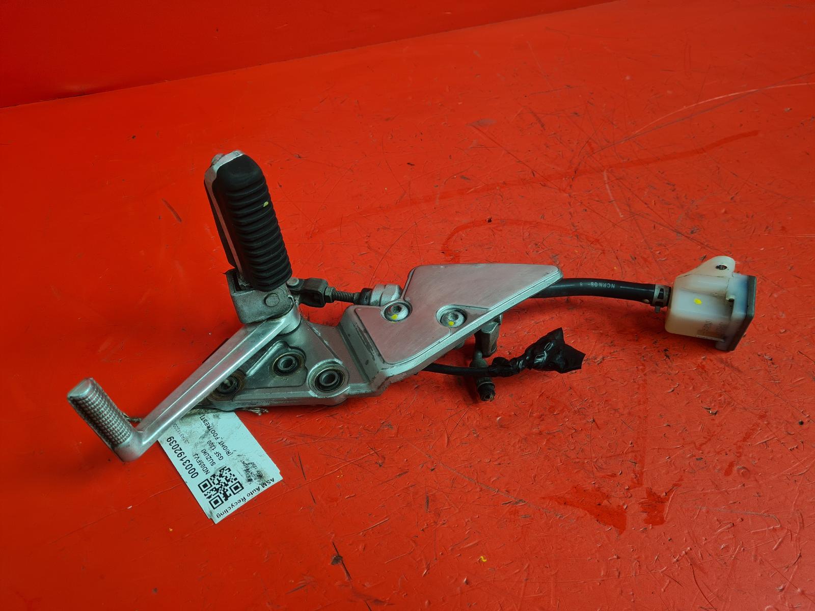 View Auto part Right Footrest Suzuki Gsf 1200 2005