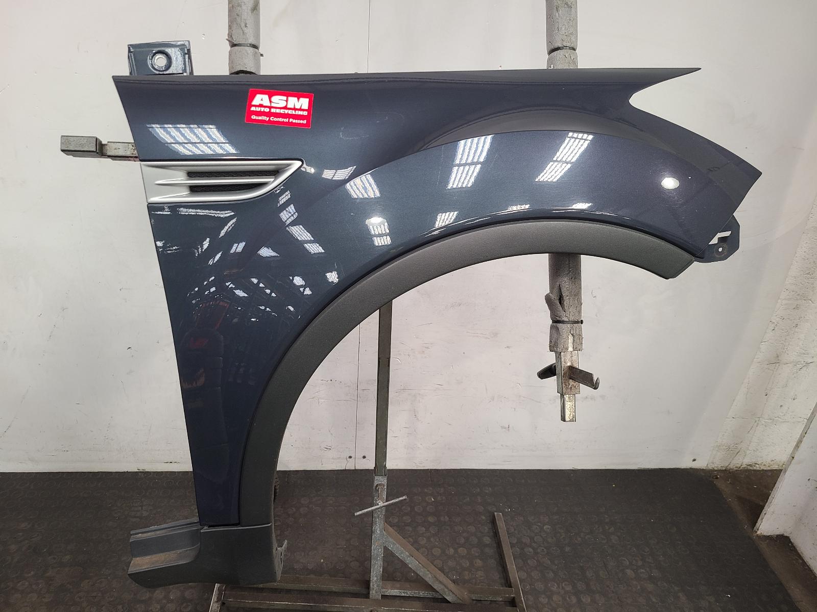 View Auto part R Wing Ford Kuga 2011