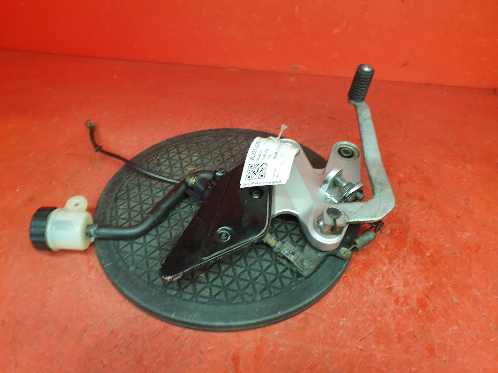 View Auto part Right Footrest Yamaha Fz6 2008