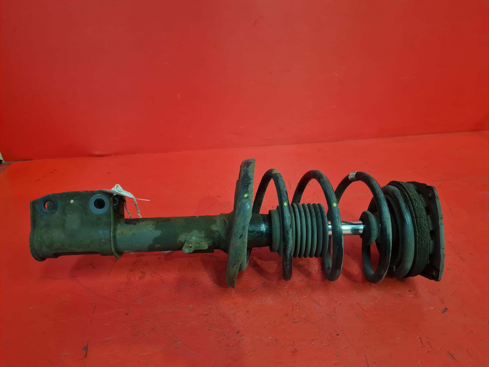 View Auto part RF Strut Renault Scenic 2010
