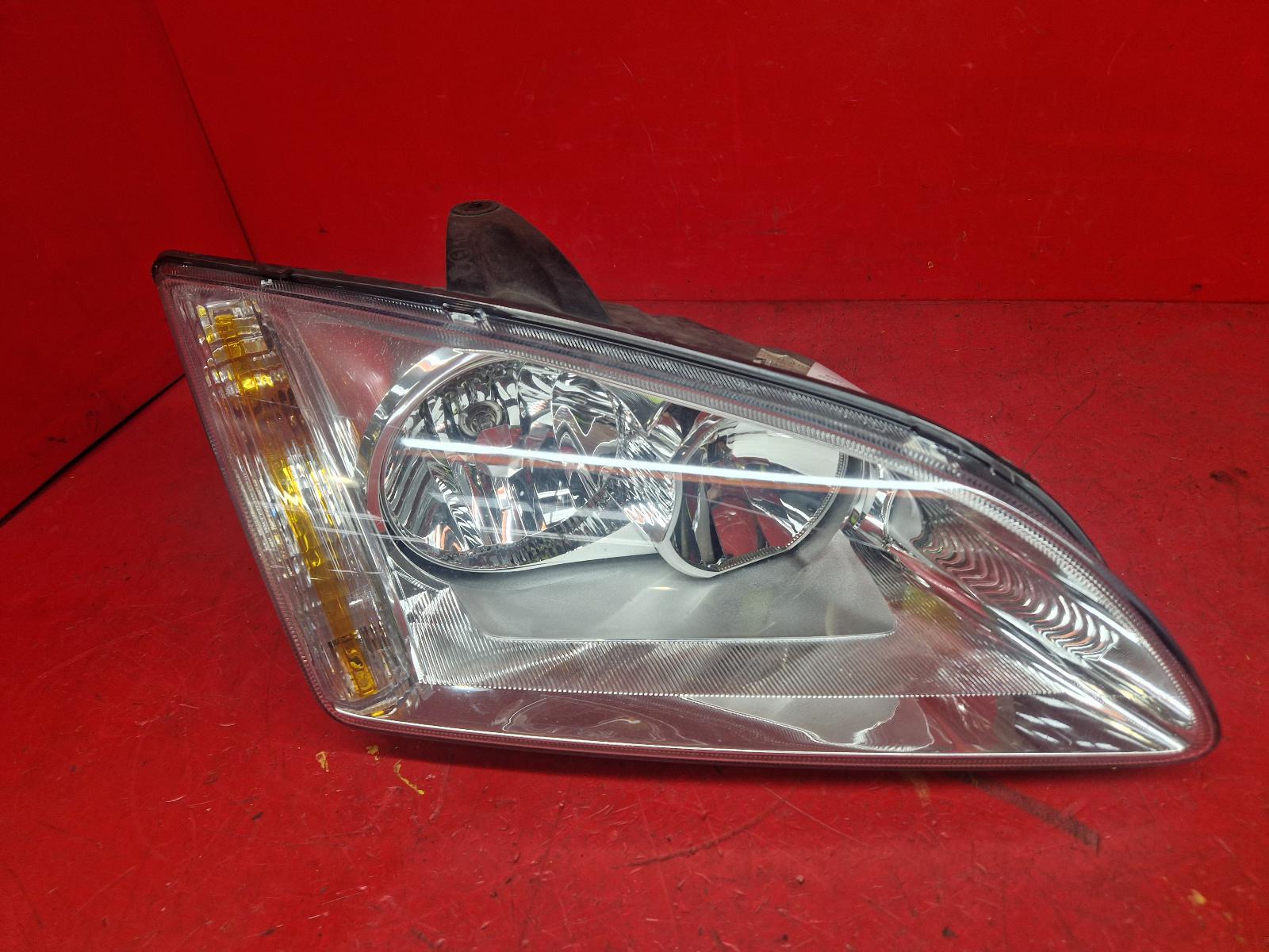 View Auto part R Headlamp Ford Focus 2006