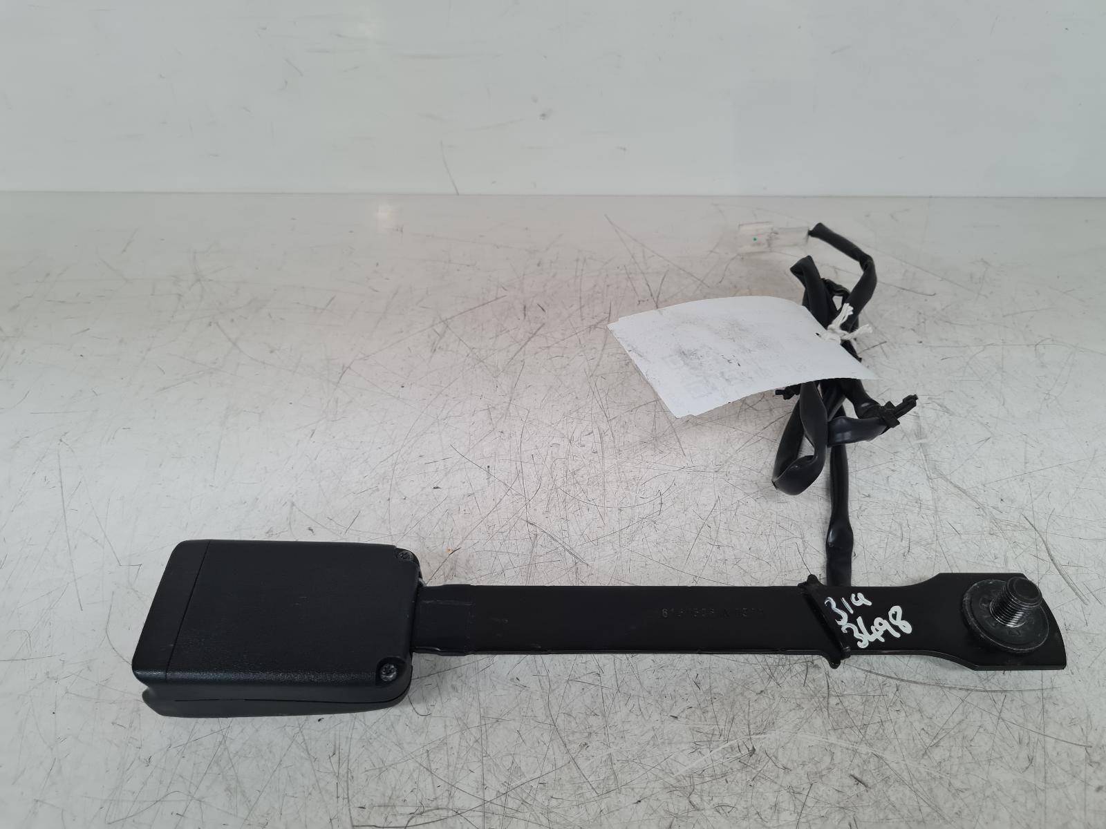 View Auto part Seat Belt Nissan Juke 2013