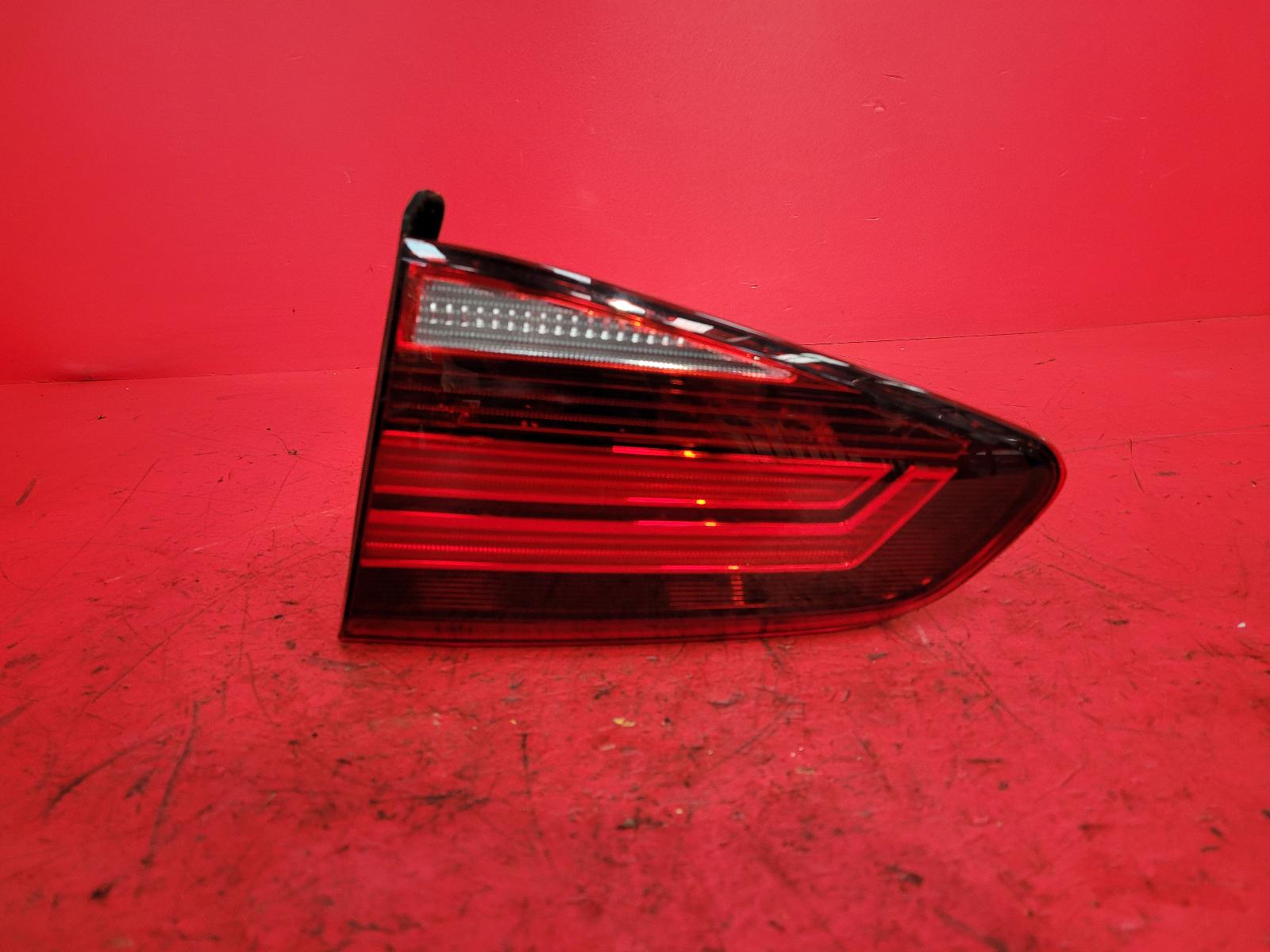 View Auto part R Taillight Volkswagen Golf 2019