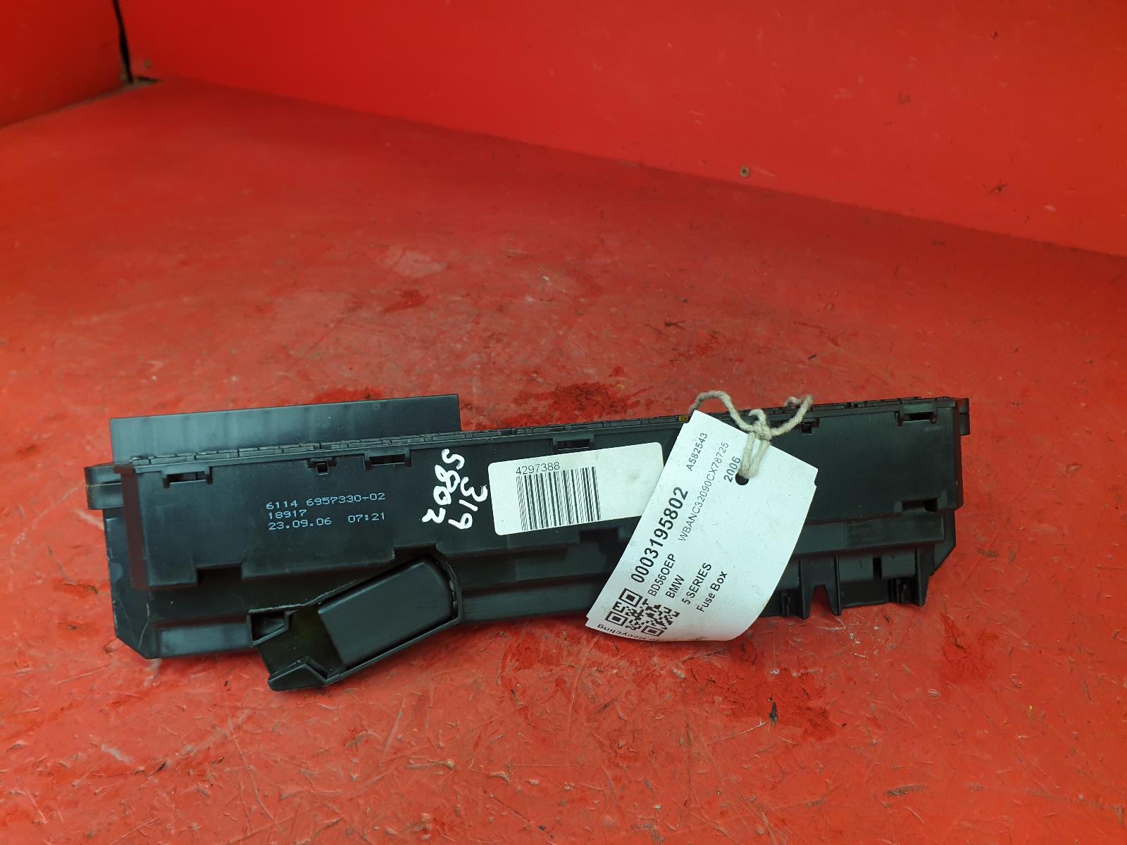 View Auto part Fuse Box Bmw 5 Series 2006