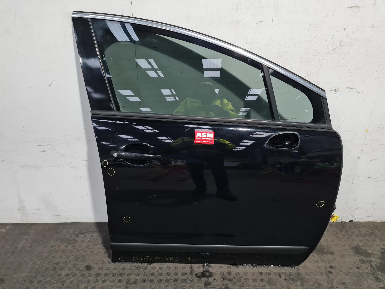 View Auto part R Front Door Peugeot 3008 2011