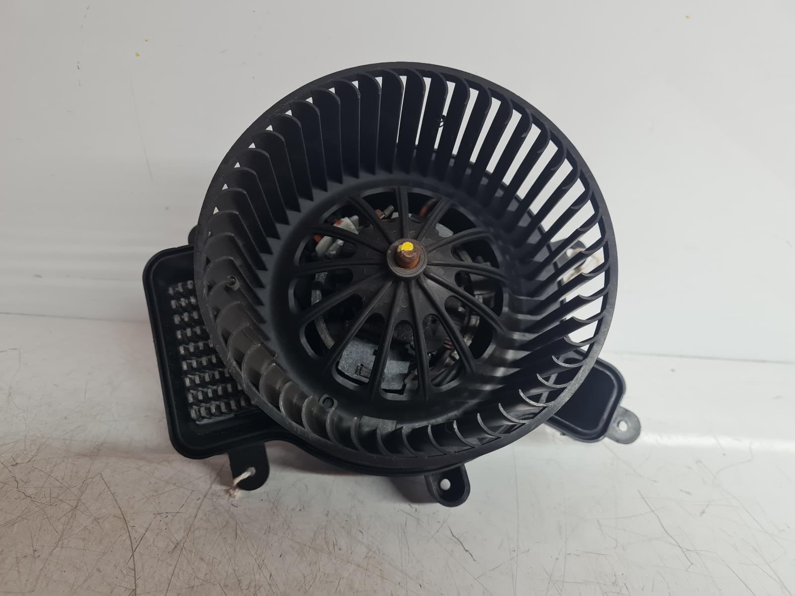 View Auto part Heater Motor/Assembly Peugeot 3008 2011
