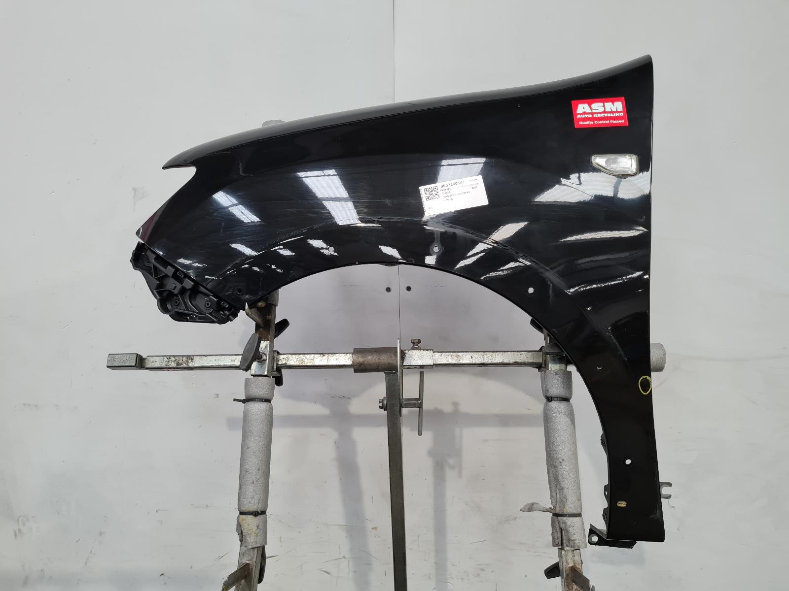 View Auto part L Wing Dacia Sandero Stepway 2017