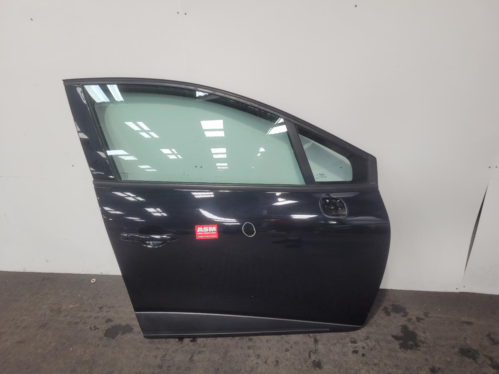 View Auto part R Front Door Renault Clio 2017