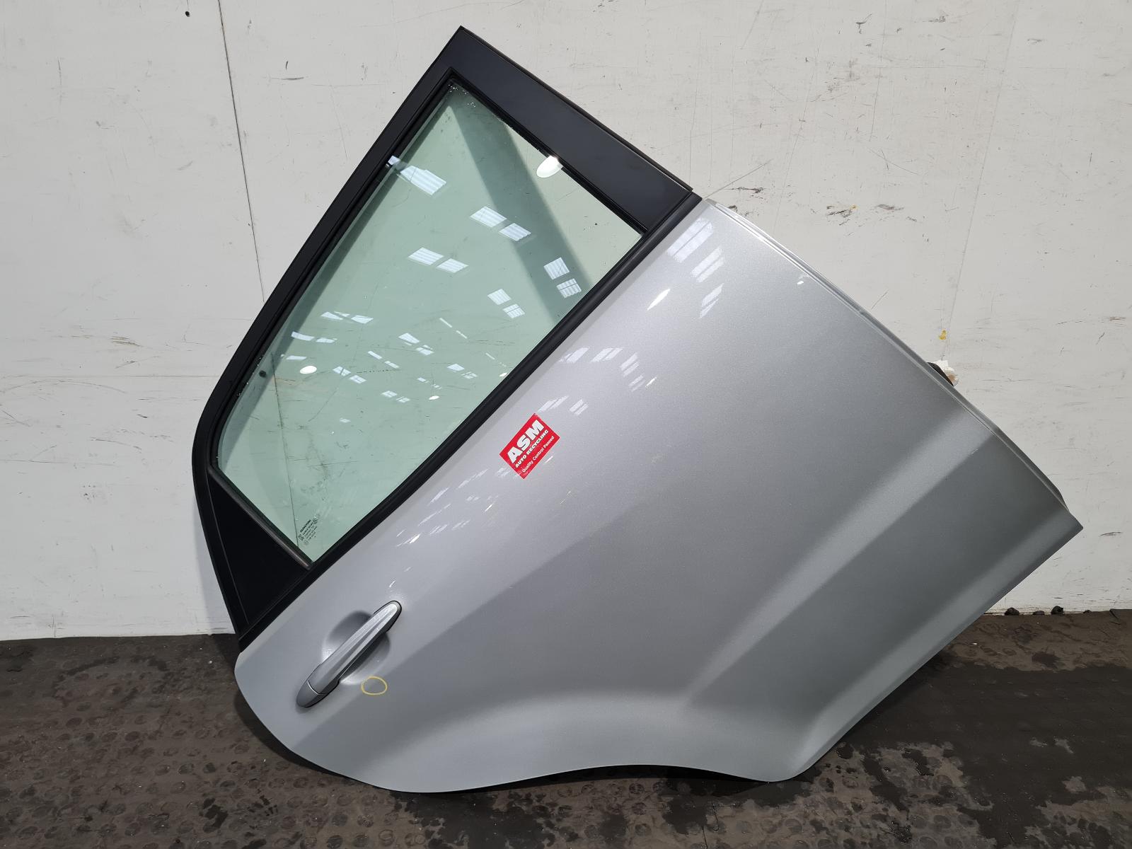 View Auto part R Rear Door Ssangyong Korando 2015