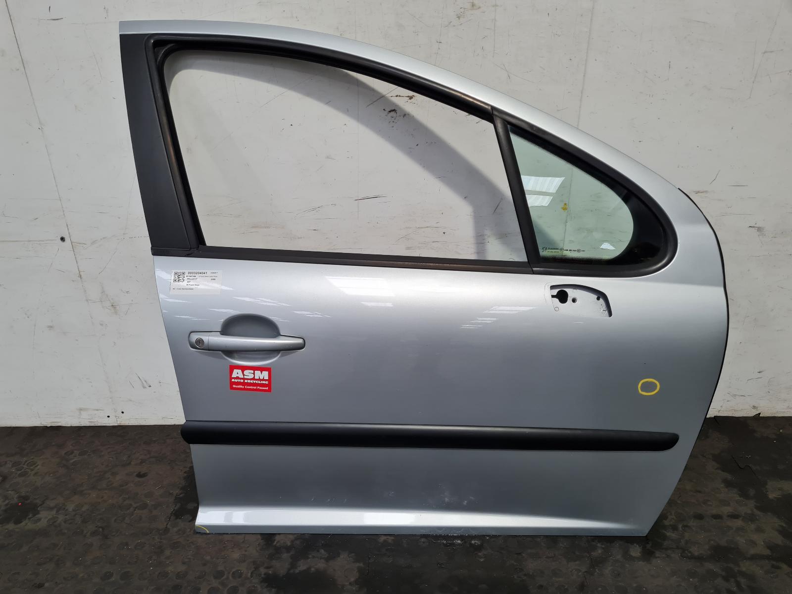 View Auto part R Front Door Peugeot 207 2006