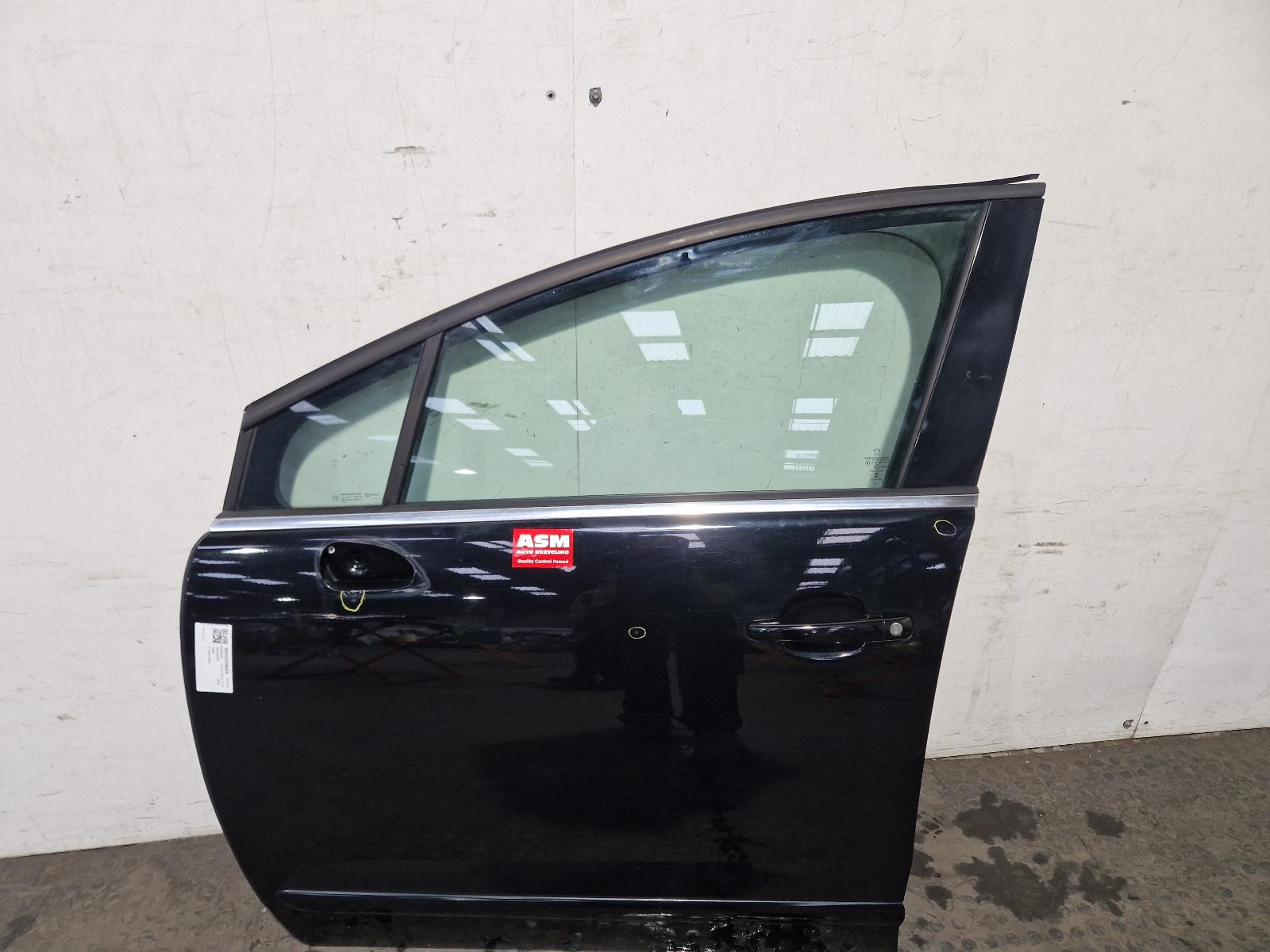View Auto part L Front Door Peugeot 5008 2014