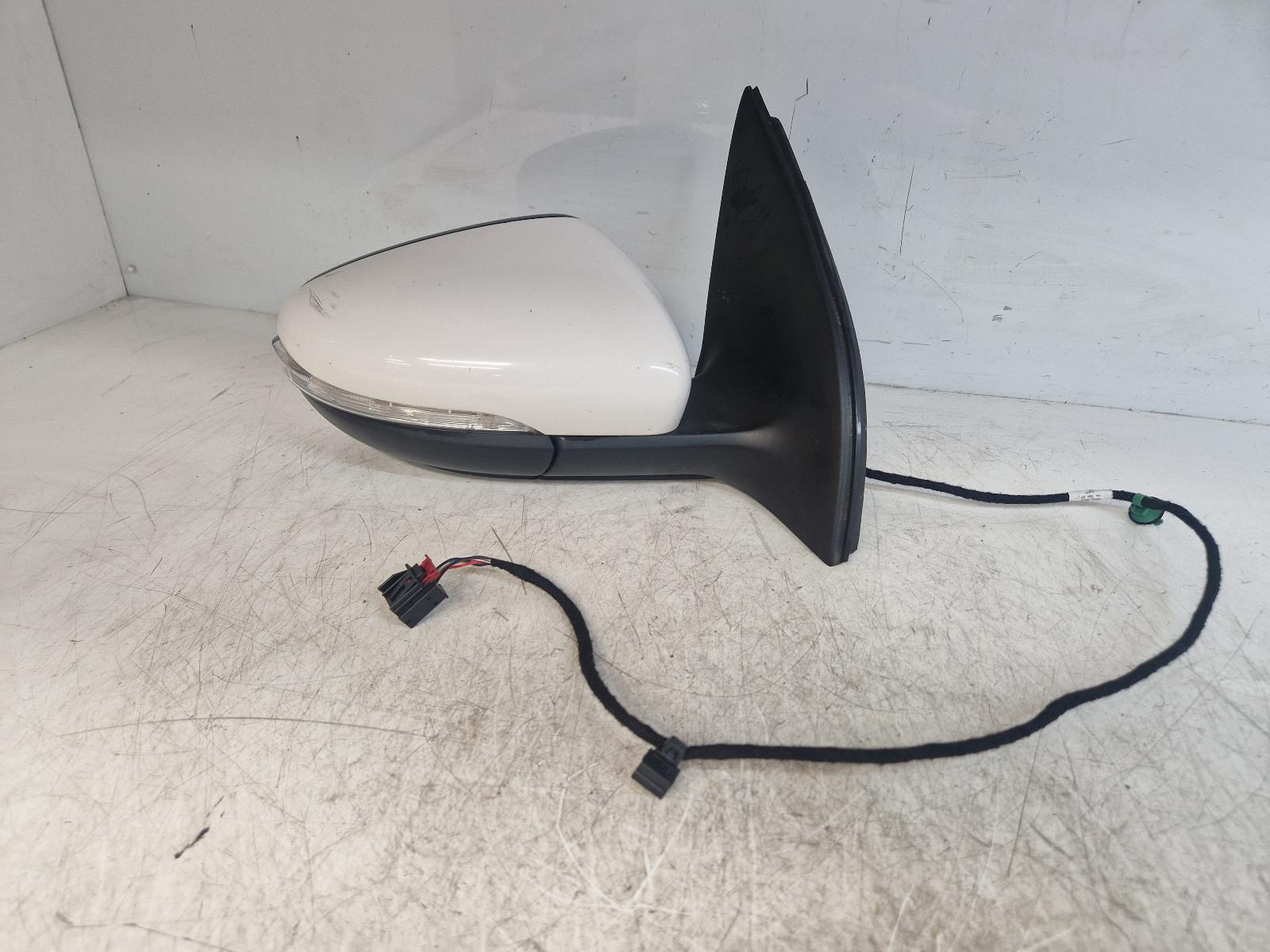 View Auto part R Door Mirror Volkswagen Golf 2011