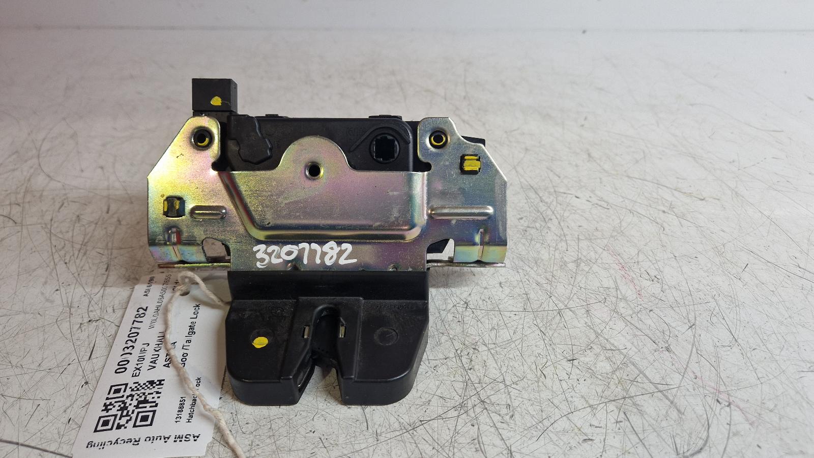 View Auto part Bootlid/Tailgate Lock Vauxhall Astra 2010