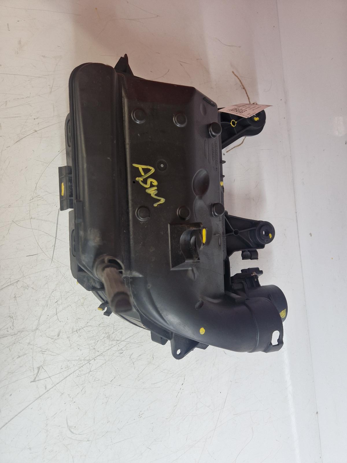 View Auto part Air Cleaner/Box Citroen C3 Picasso 2011