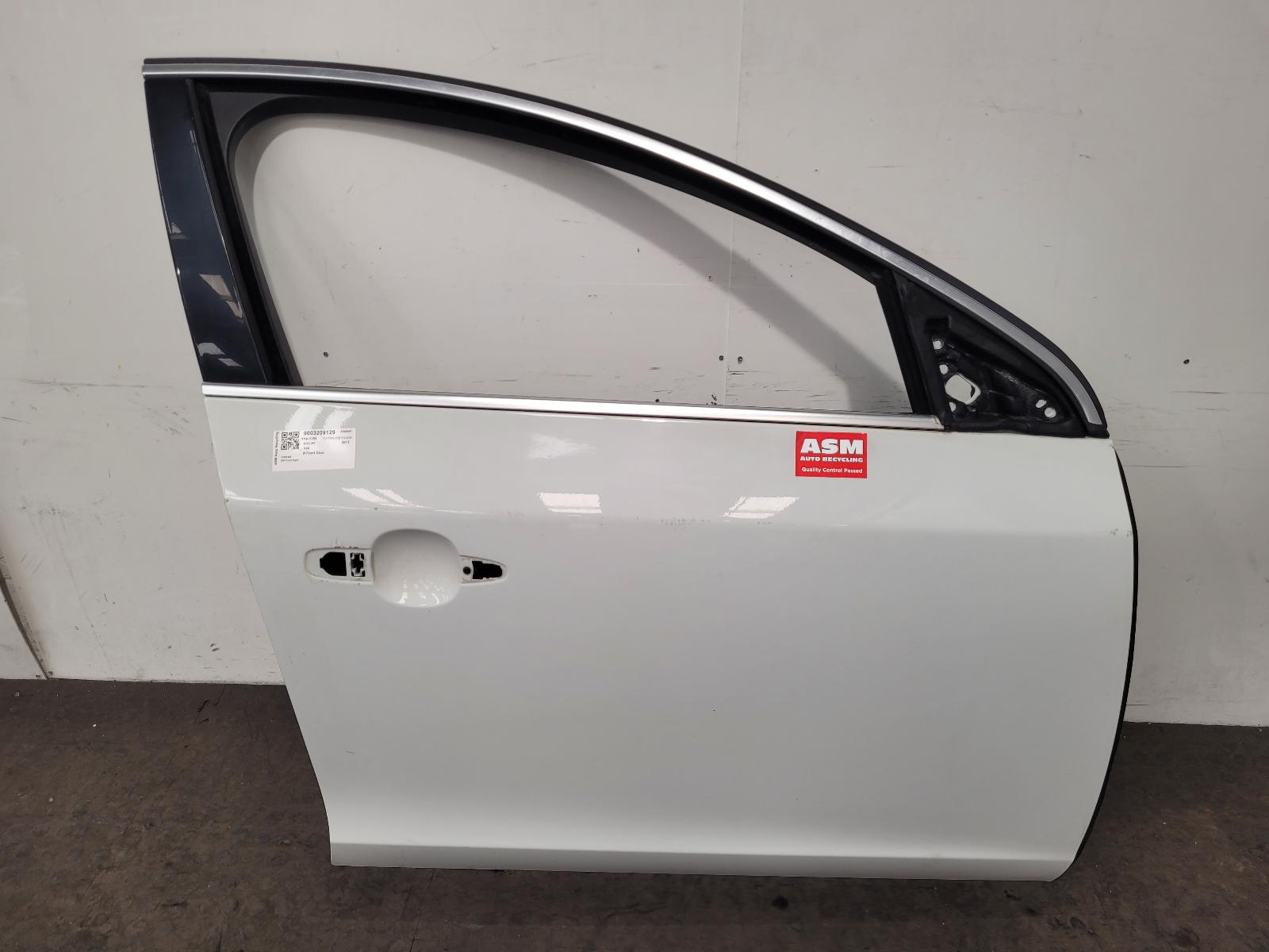 View Auto part R Front Door Volvo V60 2011