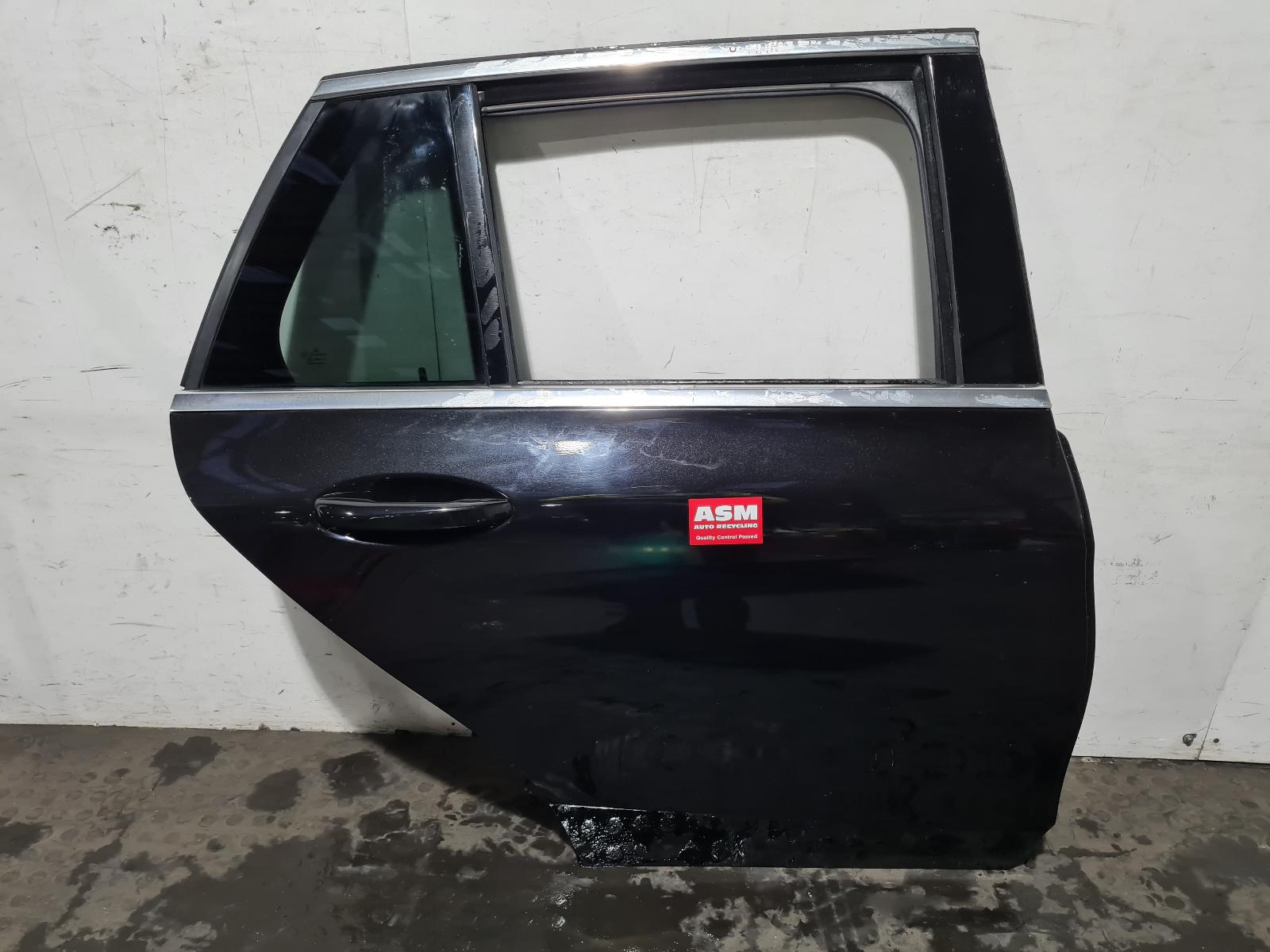 View Auto part R Rear Door Mercedes C Class 2015