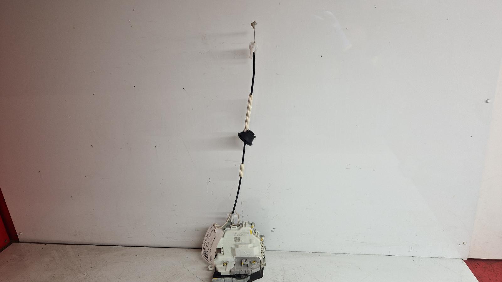 View Auto part Door Lock Assembly Porsche 911 2018