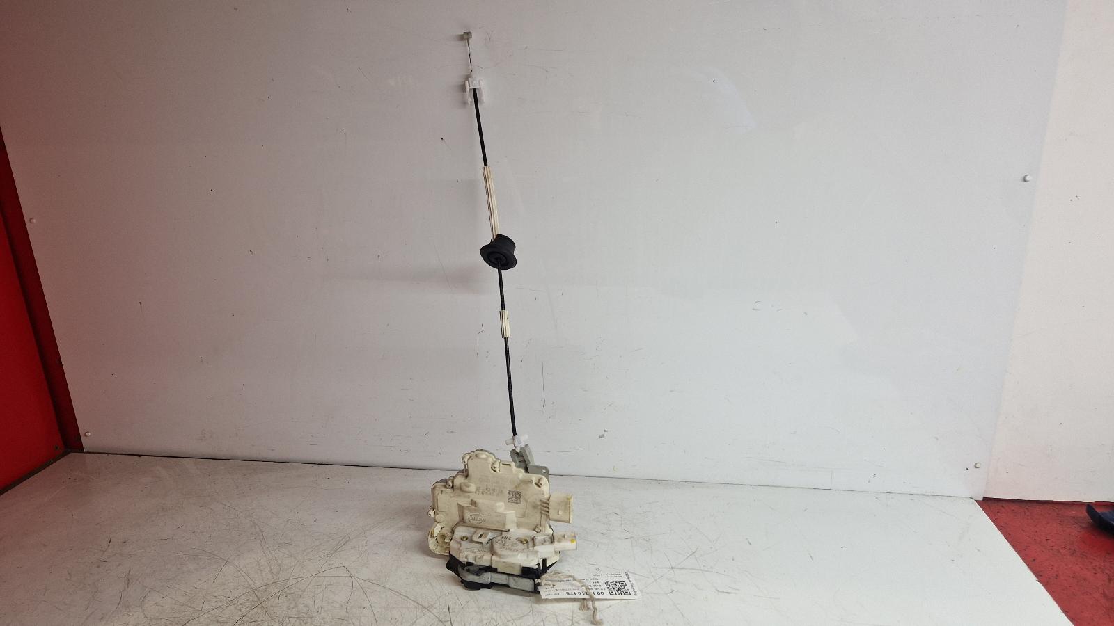 View Auto part Door Lock Assembly Porsche 911 2018