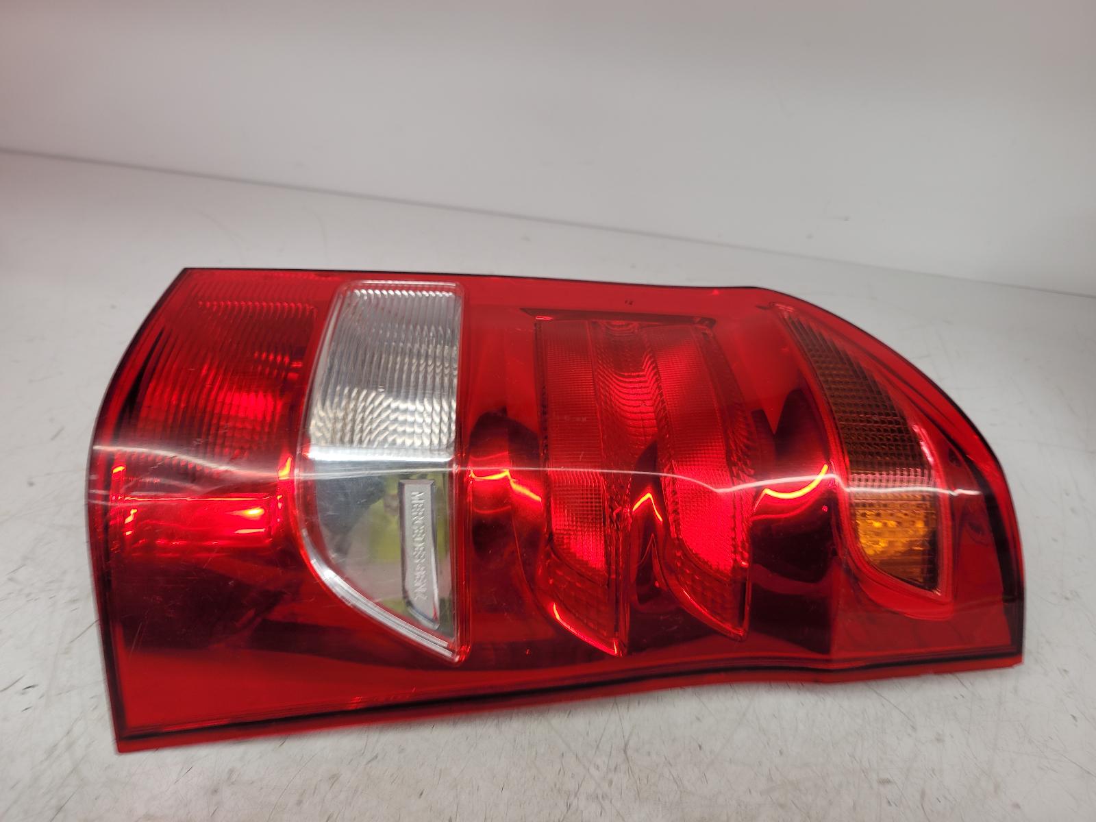 View Auto part R Taillight Mercedes Vito 2015