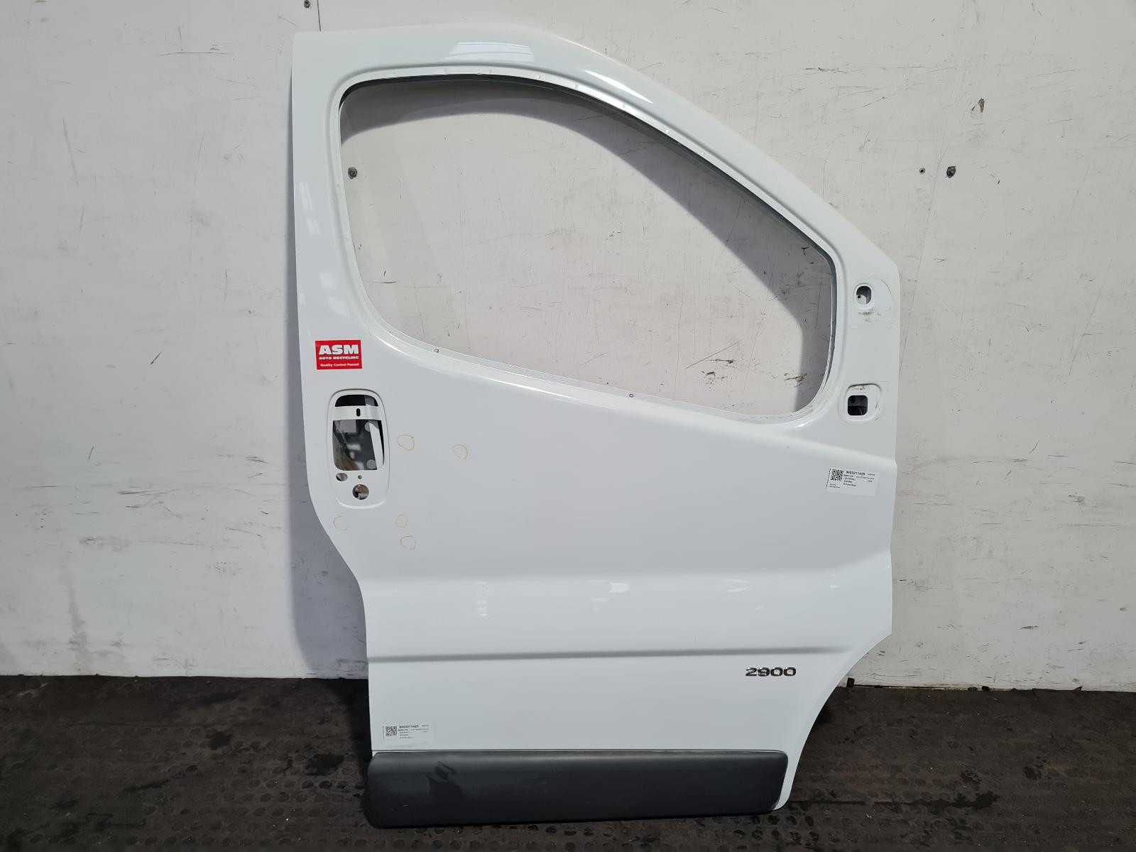 View Auto part R Front Door Vauxhall Vivaro 2012