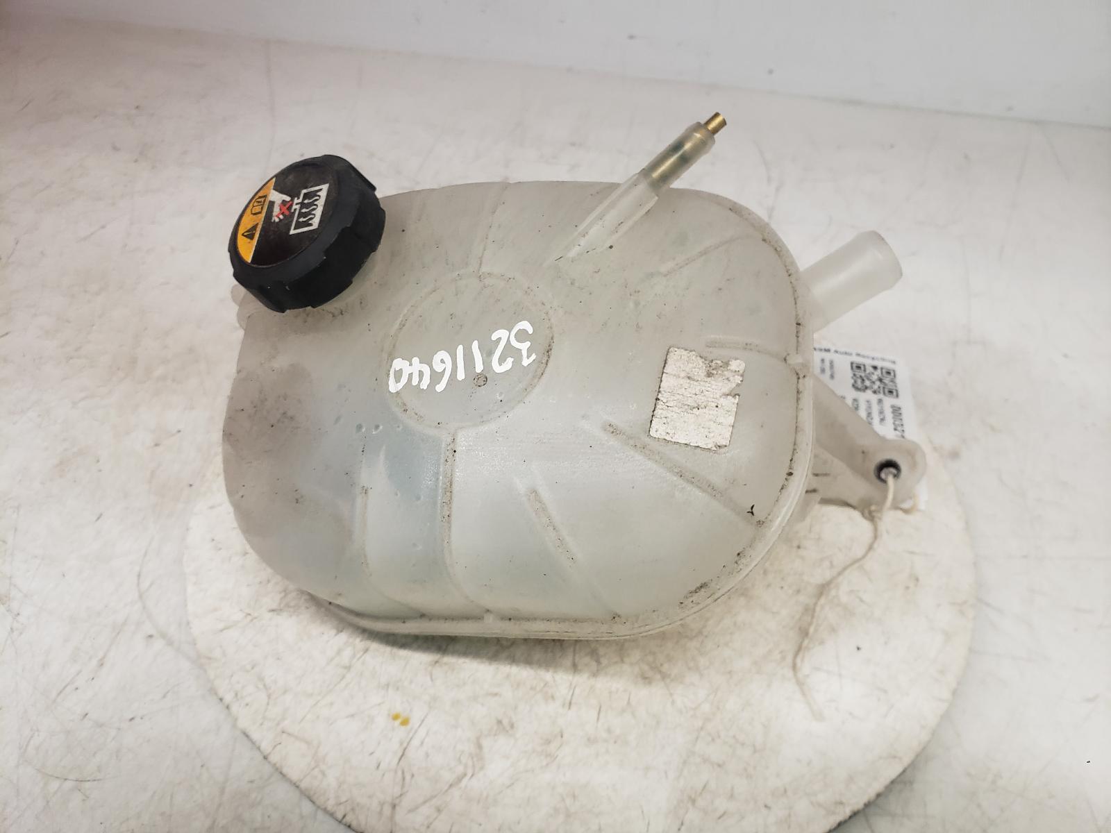 View Auto part Overflow Bottle Hyundai Kona 2019