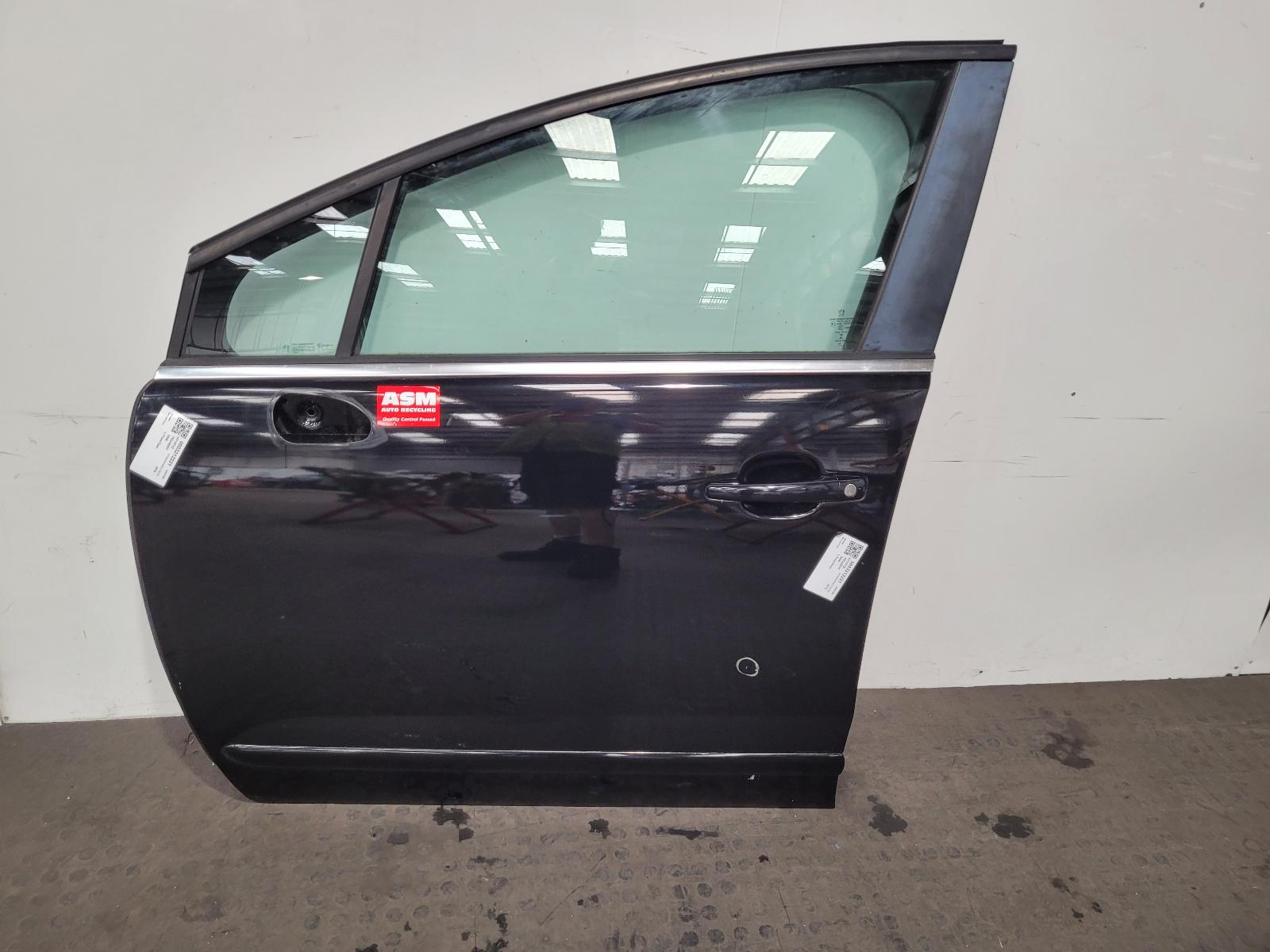 View Auto part L Front Door Peugeot 5008 2015
