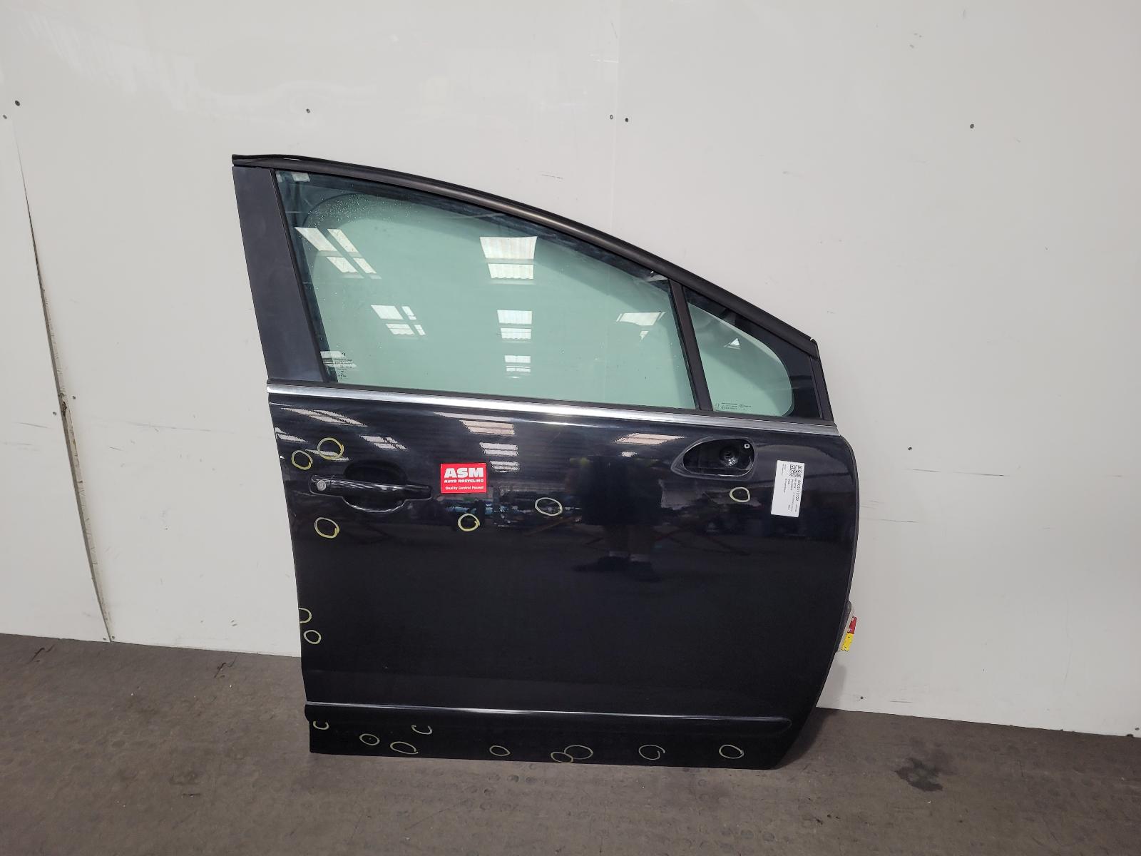 View Auto part R Front Door Peugeot 5008 2015