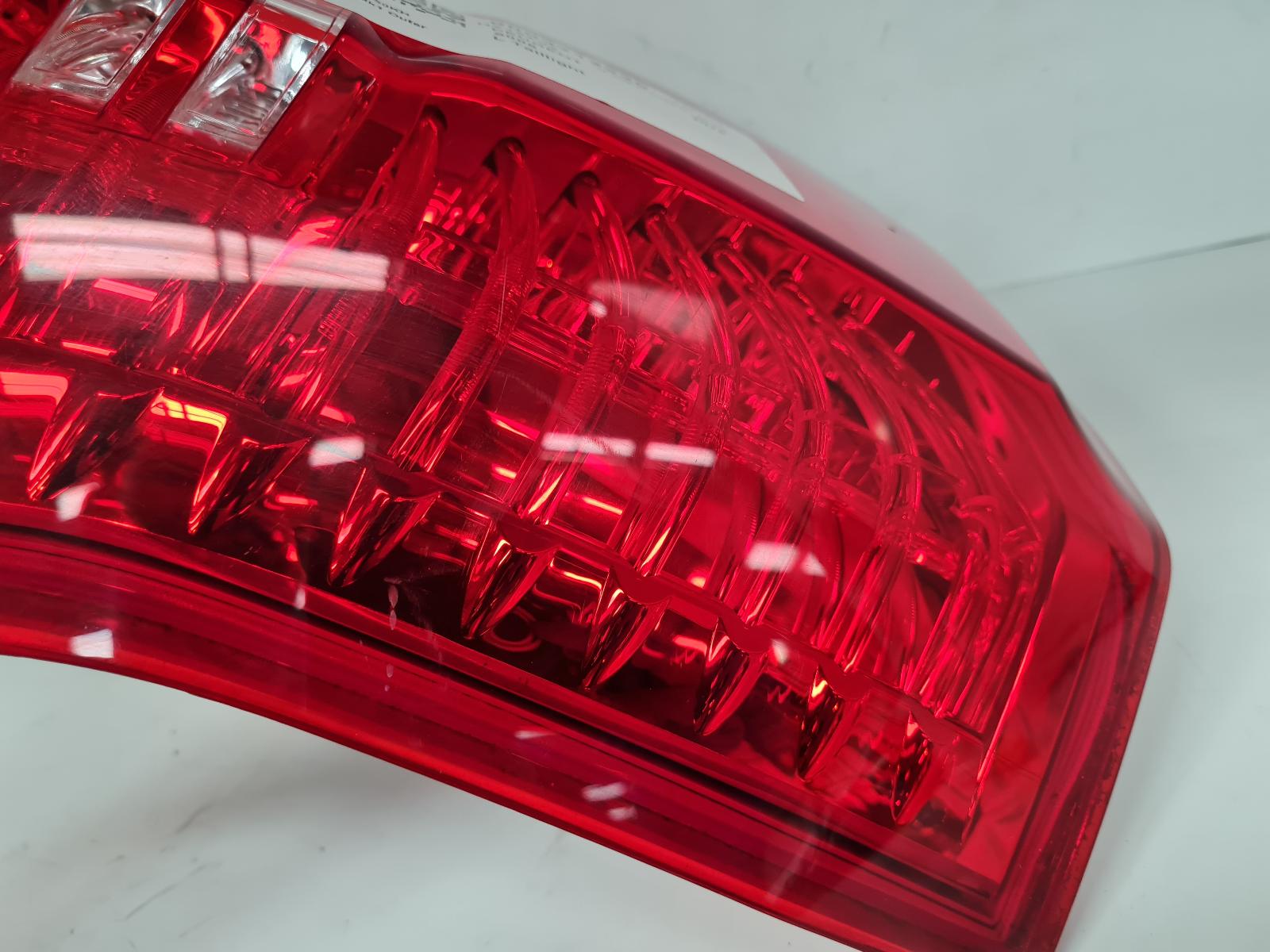 View Auto part L Taillight Peugeot 5008 2015