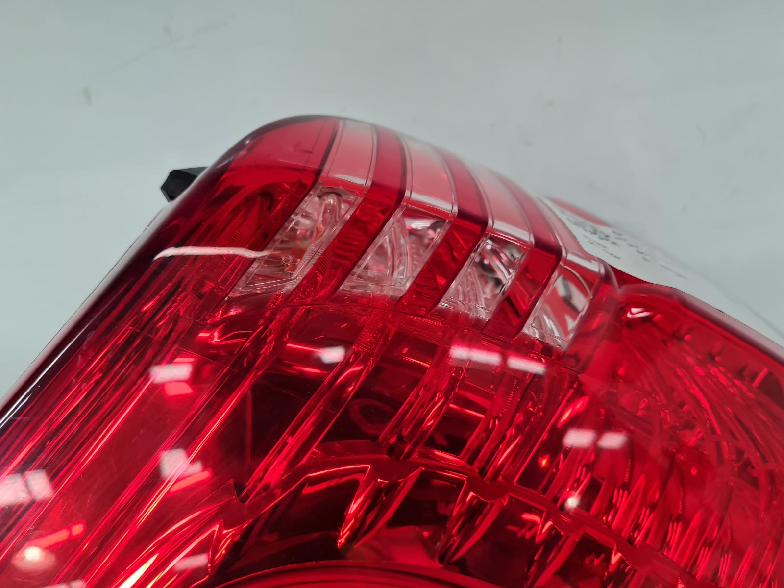 View Auto part L Taillight Peugeot 5008 2015