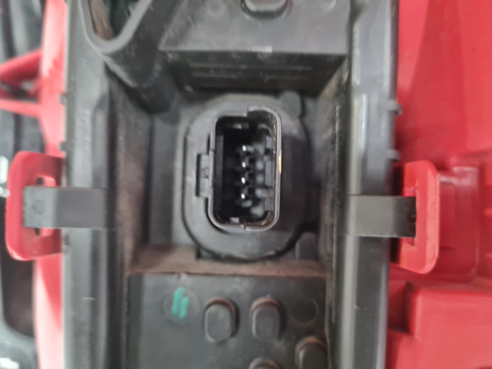 View Auto part L Taillight Peugeot 5008 2015